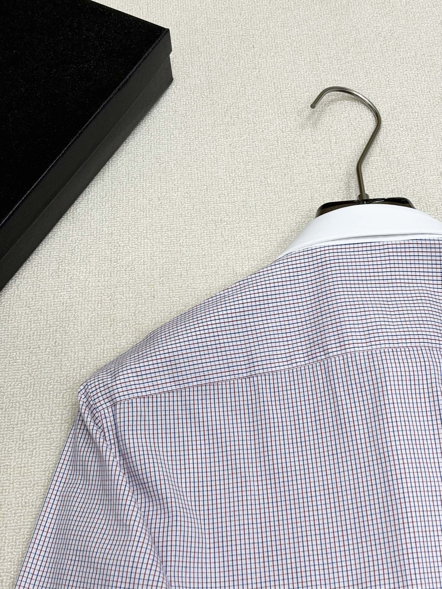 强势上新，新款不断！！！新款衬衫，高级面料高级做工，顶级品质！！！S一XXLS穿125左右m穿140左右