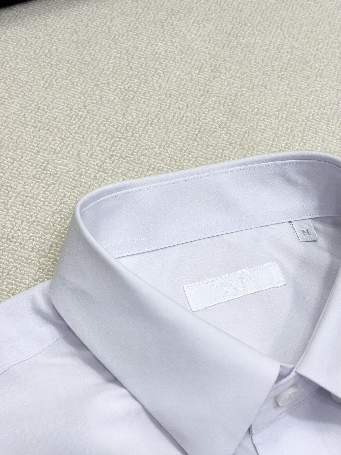 强势上新，新款不断！！！新款衬衫，高级面料高级做工，顶级品质！！！S一XXLS穿125左右m穿140左右