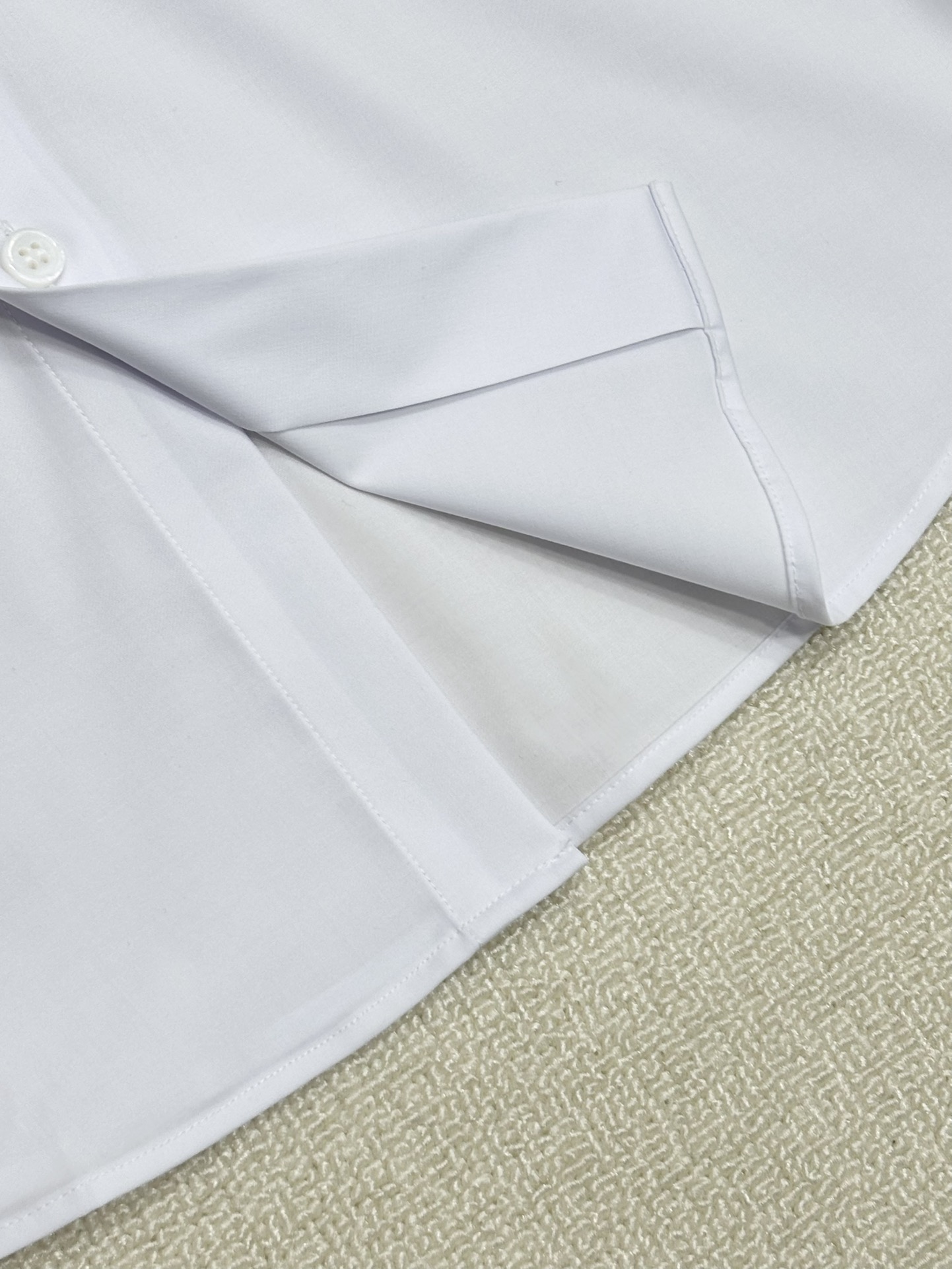 强势上新，新款不断！！！新款衬衫，高级面料高级做工，顶级品质！！！S一XXLS穿125左右m穿140左右