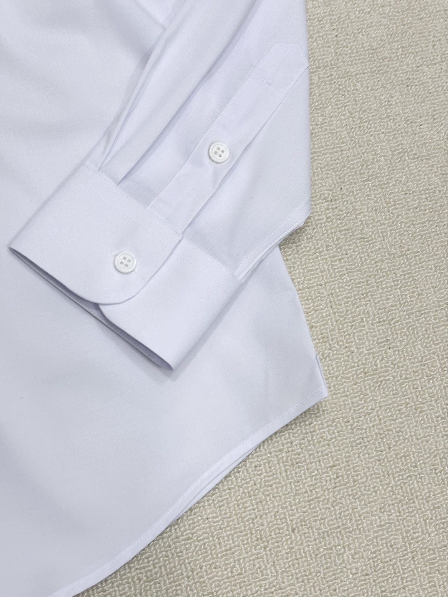 强势上新，新款不断！！！新款衬衫，高级面料高级做工，顶级品质！！！S一XXLS穿125左右m穿140左右