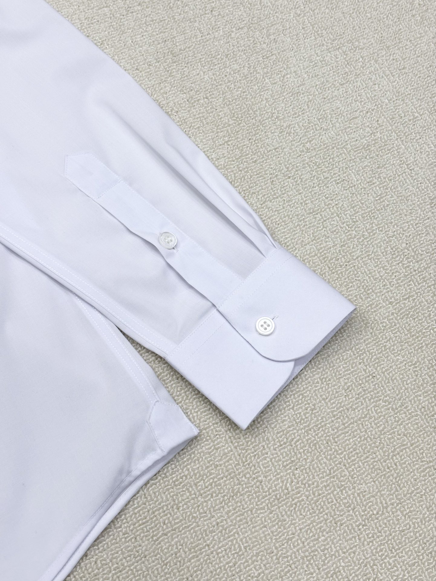 强势上新，新款不断！！！新款衬衫，高级面料高级做工，顶级品质！！！S一XXLS穿125左右m穿140左右