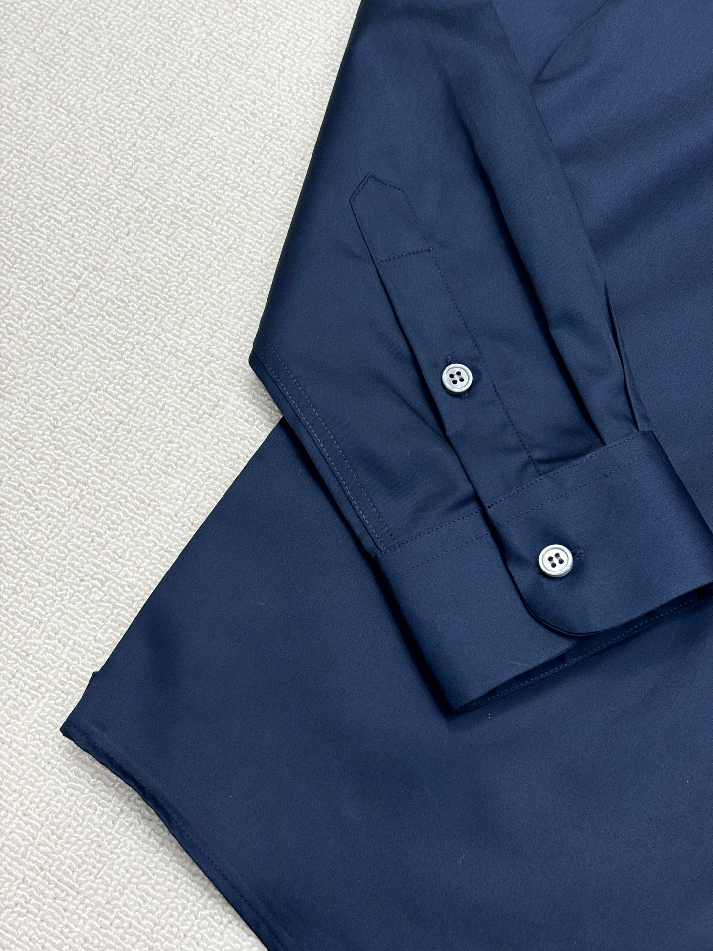 强势上新，新款不断！！！新款衬衫，高级面料高级做工，顶级品质！！！S一XXLS穿125左右m穿140左右