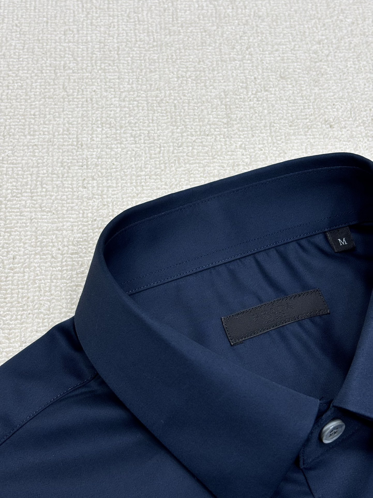 强势上新，新款不断！！！新款衬衫，高级面料高级做工，顶级品质！！！S一XXLS穿125左右m穿140左右