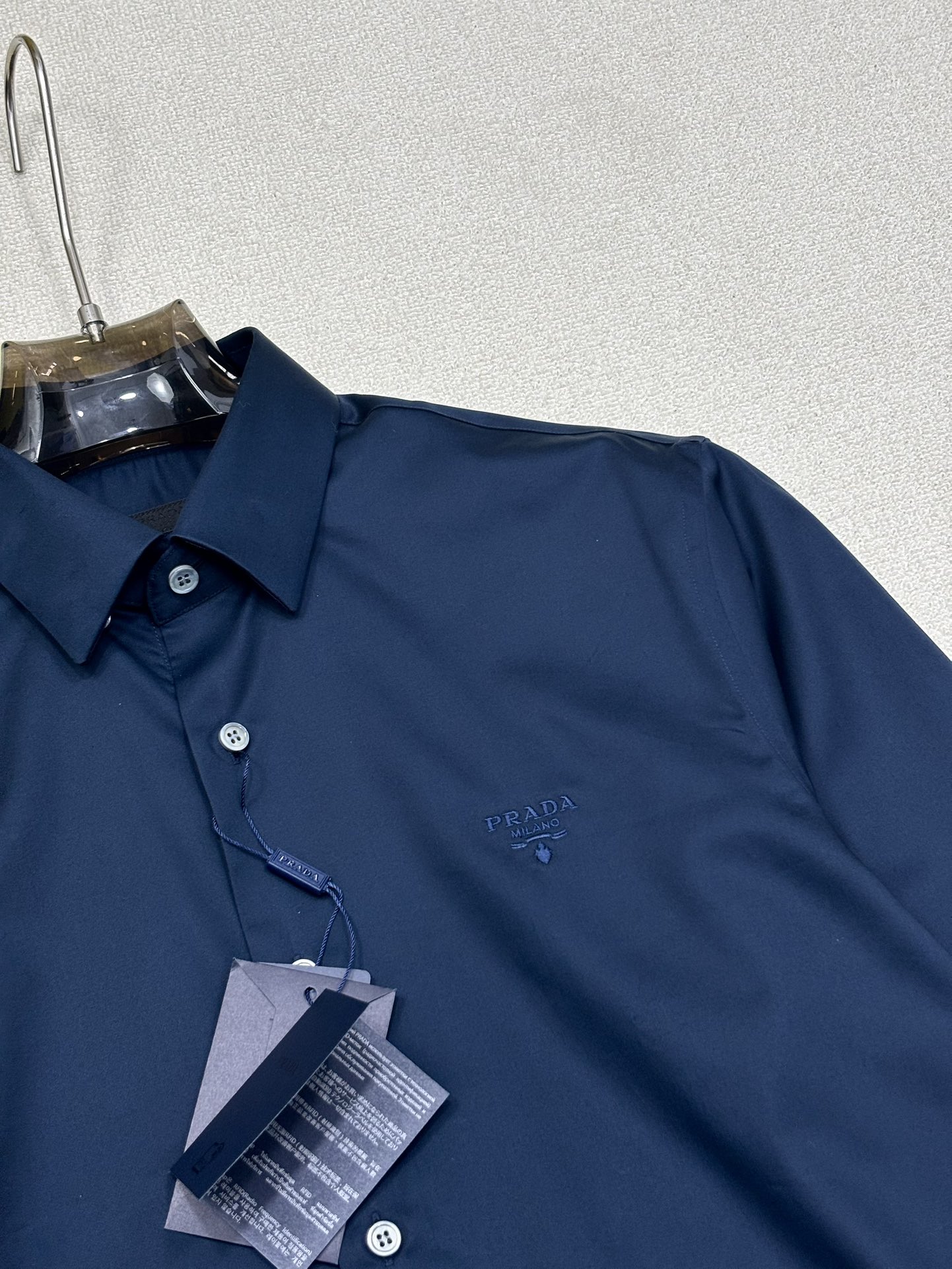 强势上新，新款不断！！！新款衬衫，高级面料高级做工，顶级品质！！！S一XXLS穿125左右m穿140左右