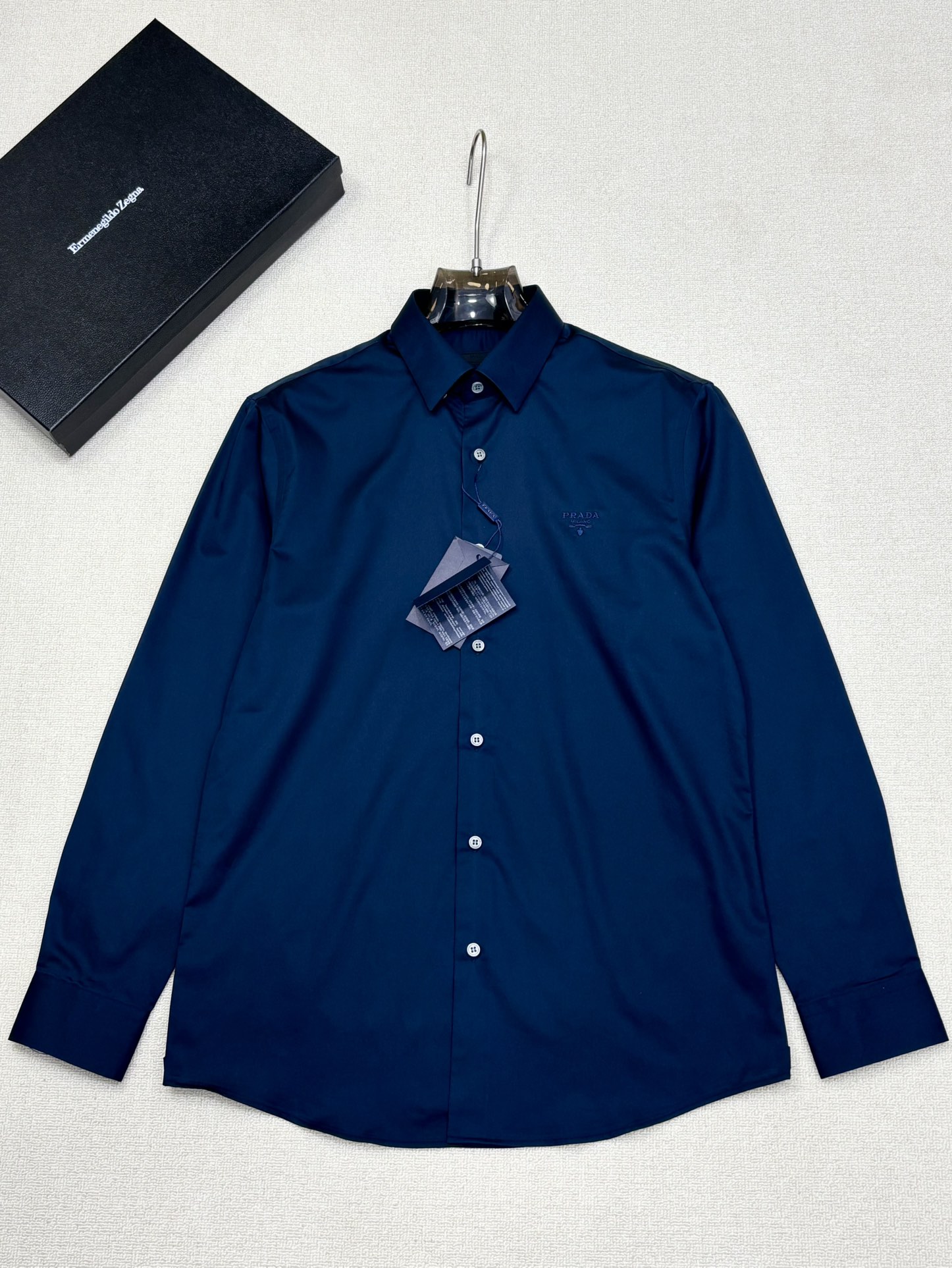 强势上新，新款不断！！！新款衬衫，高级面料高级做工，顶级品质！！！S一XXLS穿125左右m穿140左右