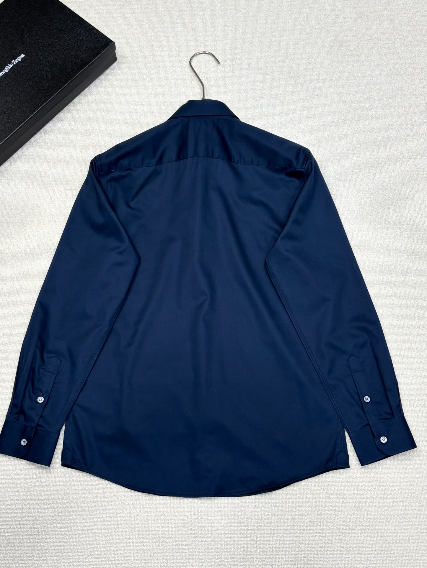 强势上新，新款不断！！！新款衬衫，高级面料高级做工，顶级品质！！！S一XXLS穿125左右m穿140左右