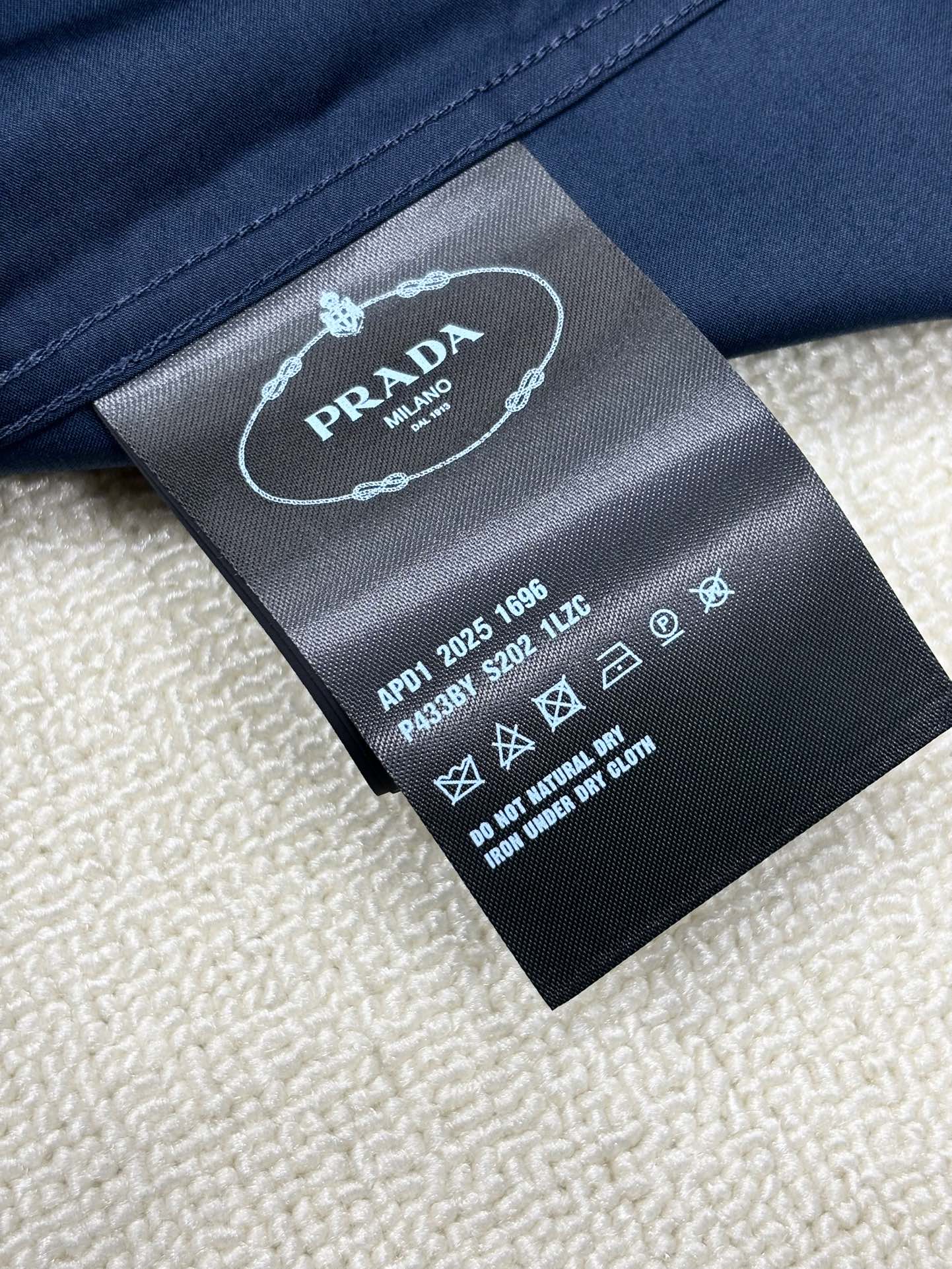 强势上新，新款不断！！！新款衬衫，高级面料高级做工，顶级品质！！！S一XXLS穿125左右m穿140左右