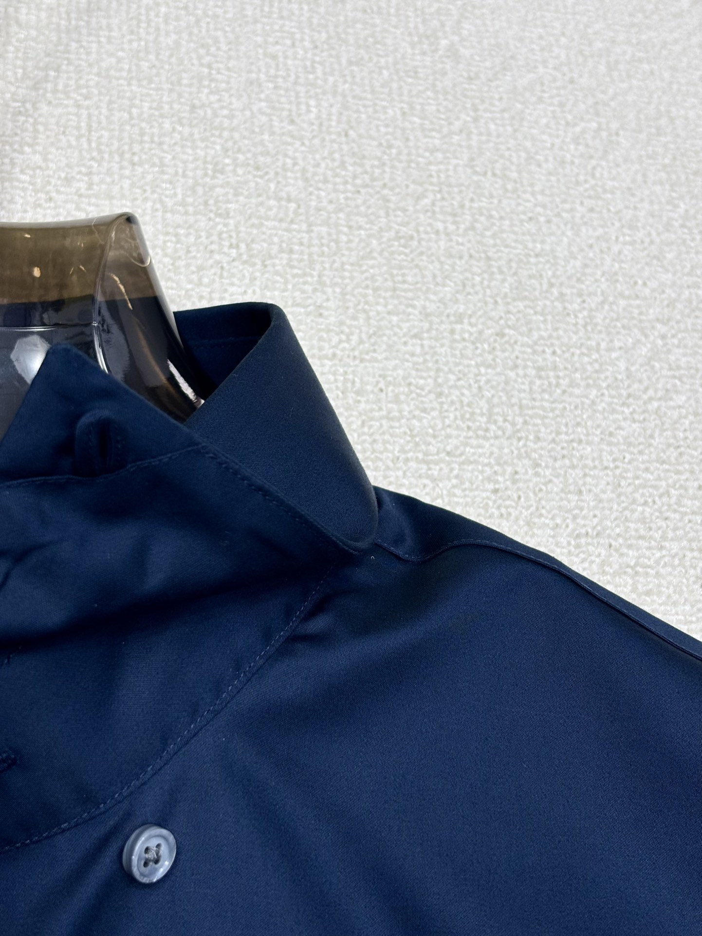 强势上新，新款不断！！！新款衬衫，高级面料高级做工，顶级品质！！！S一XXLS穿125左右m穿140左右