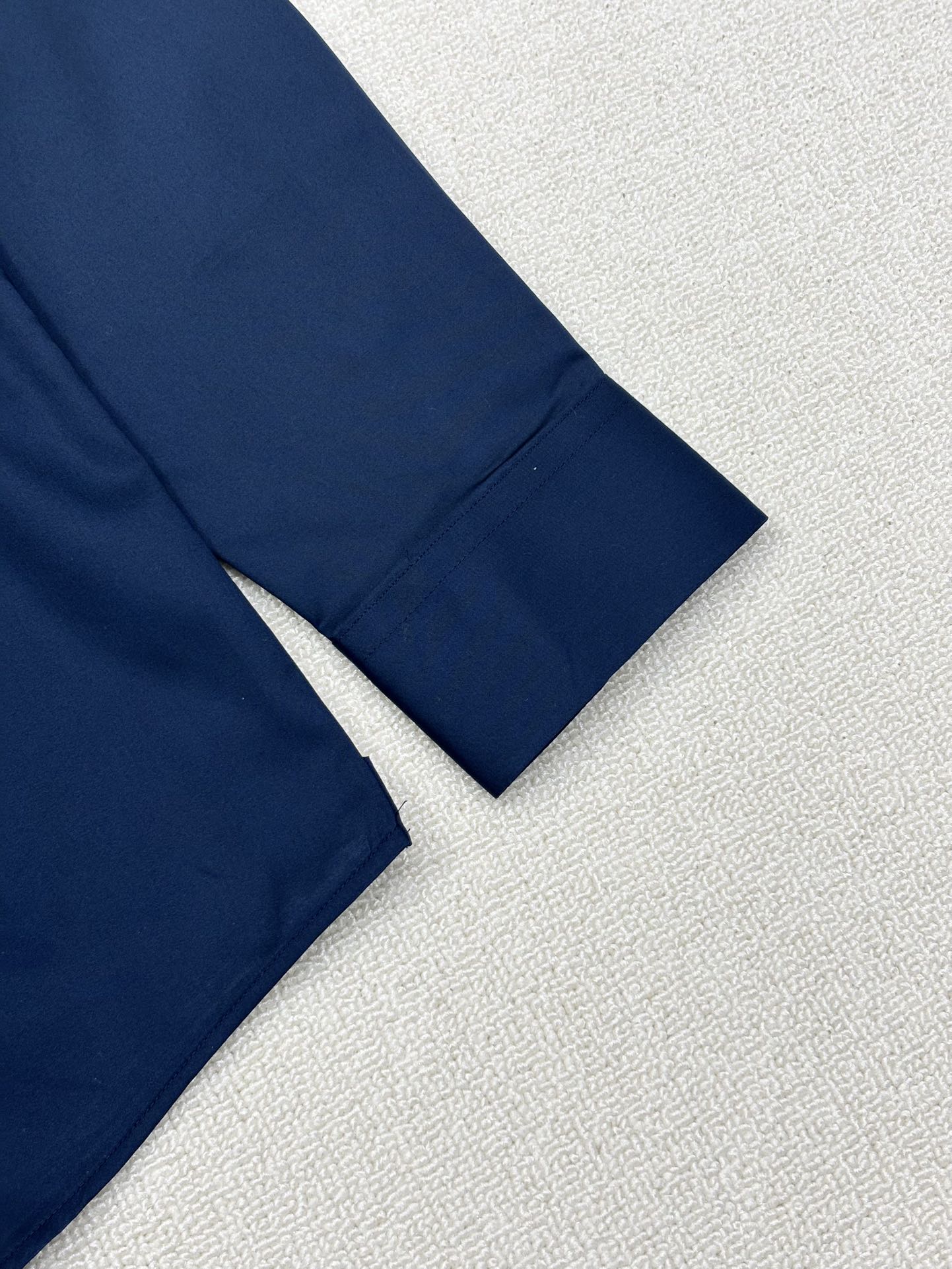 强势上新，新款不断！！！新款衬衫，高级面料高级做工，顶级品质！！！S一XXLS穿125左右m穿140左右