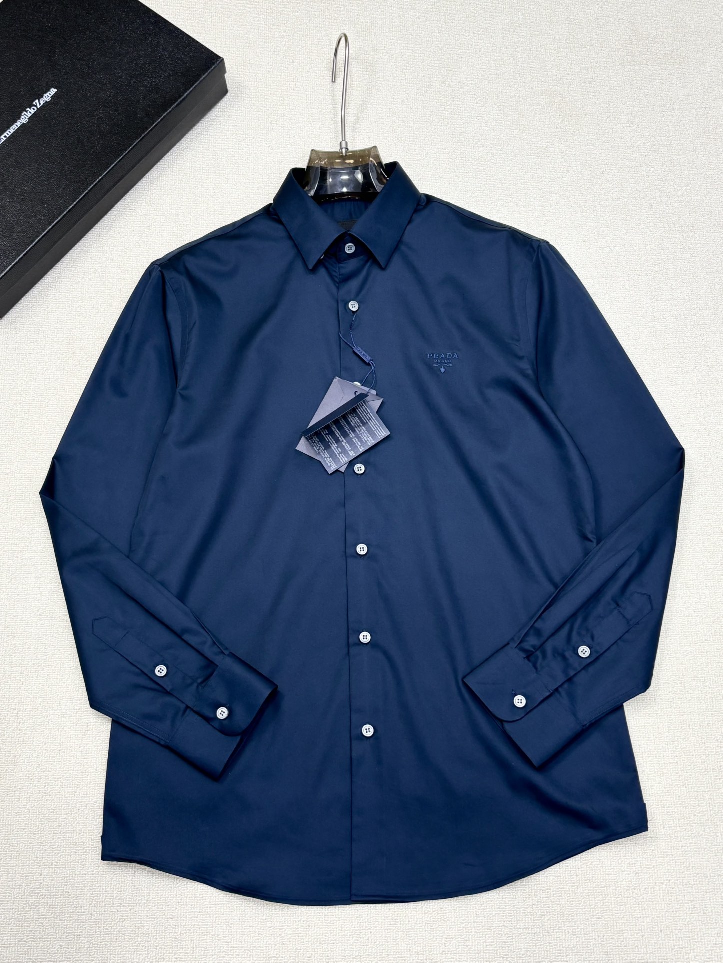 强势上新，新款不断！！！新款衬衫，高级面料高级做工，顶级品质！！！S一XXLS穿125左右m穿140左右