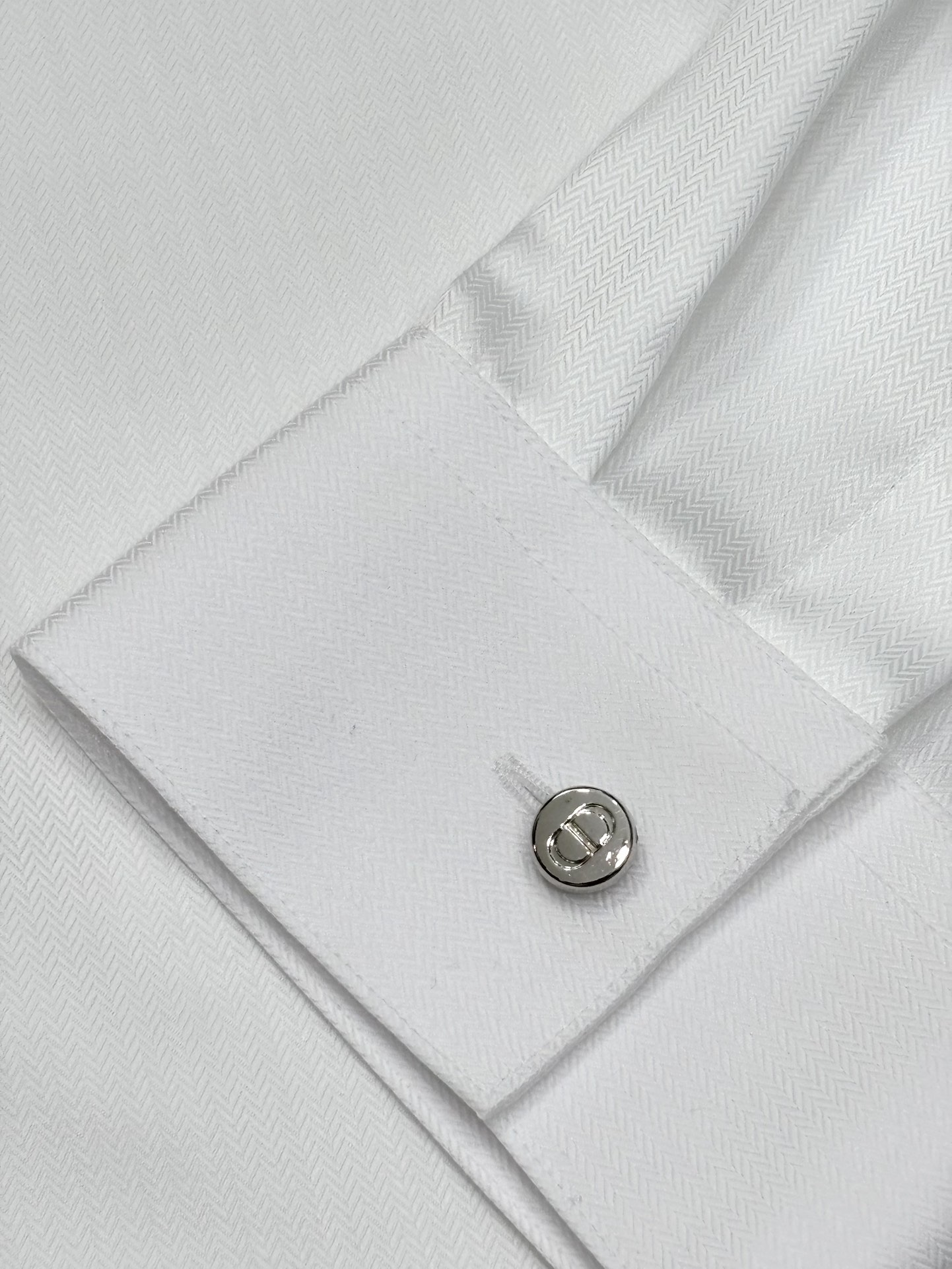 强势上新，新款不断！！！新款衬衫，高级面料高级做工，顶级品质！！！S一XXLS穿125左右m穿140左右