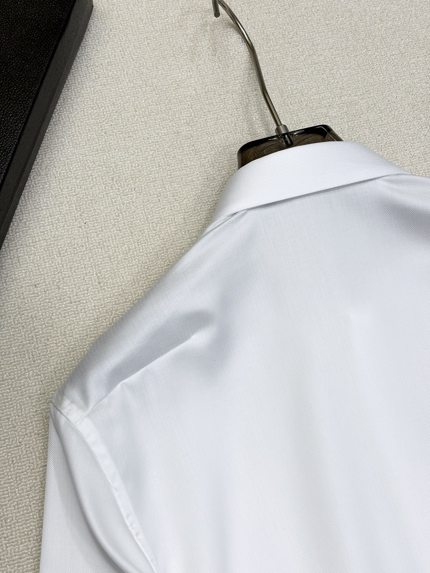 强势上新，新款不断！！！新款衬衫，高级面料高级做工，顶级品质！！！S一XXLS穿125左右m穿140左右