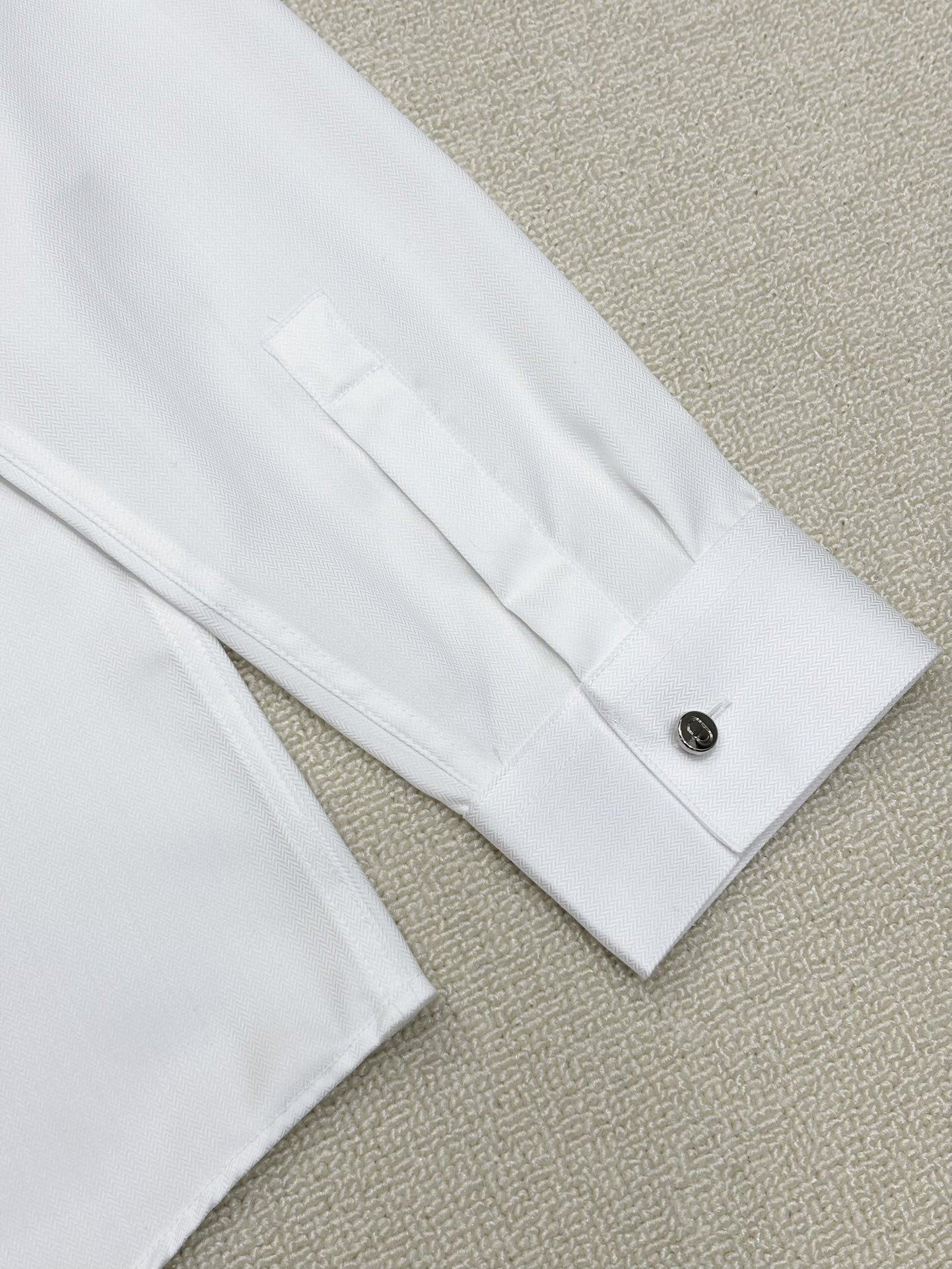 强势上新，新款不断！！！新款衬衫，高级面料高级做工，顶级品质！！！S一XXLS穿125左右m穿140左右