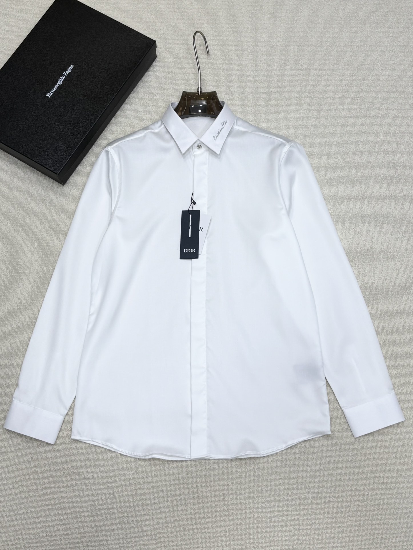 强势上新，新款不断！！！新款衬衫，高级面料高级做工，顶级品质！！！S一XXLS穿125左右m穿140左右