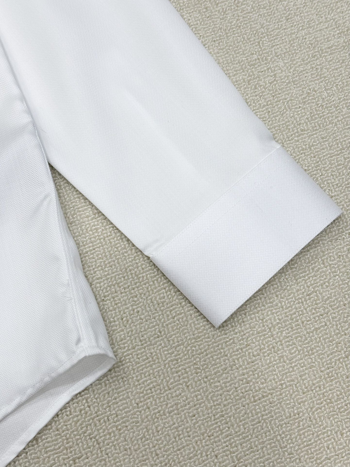 强势上新，新款不断！！！新款衬衫，高级面料高级做工，顶级品质！！！S一XXLS穿125左右m穿140左右