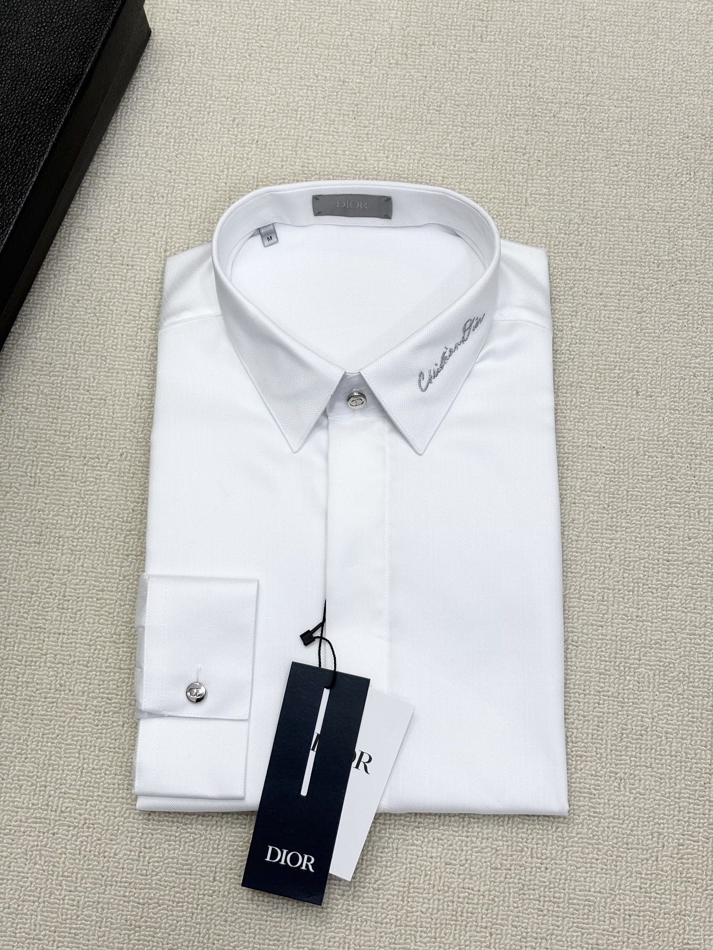 强势上新，新款不断！！！新款衬衫，高级面料高级做工，顶级品质！！！S一XXLS穿125左右m穿140左右