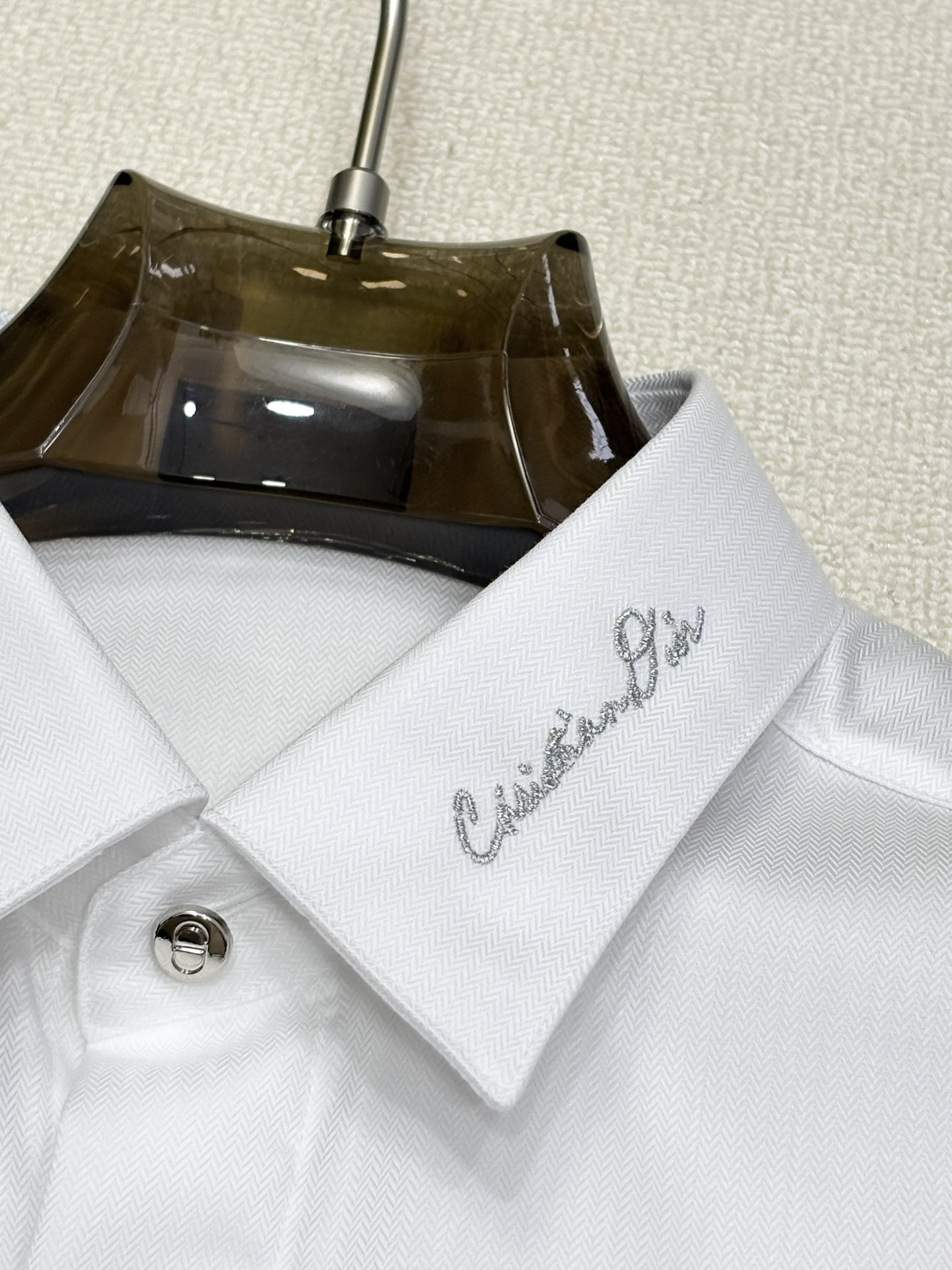 强势上新，新款不断！！！新款衬衫，高级面料高级做工，顶级品质！！！S一XXLS穿125左右m穿140左右