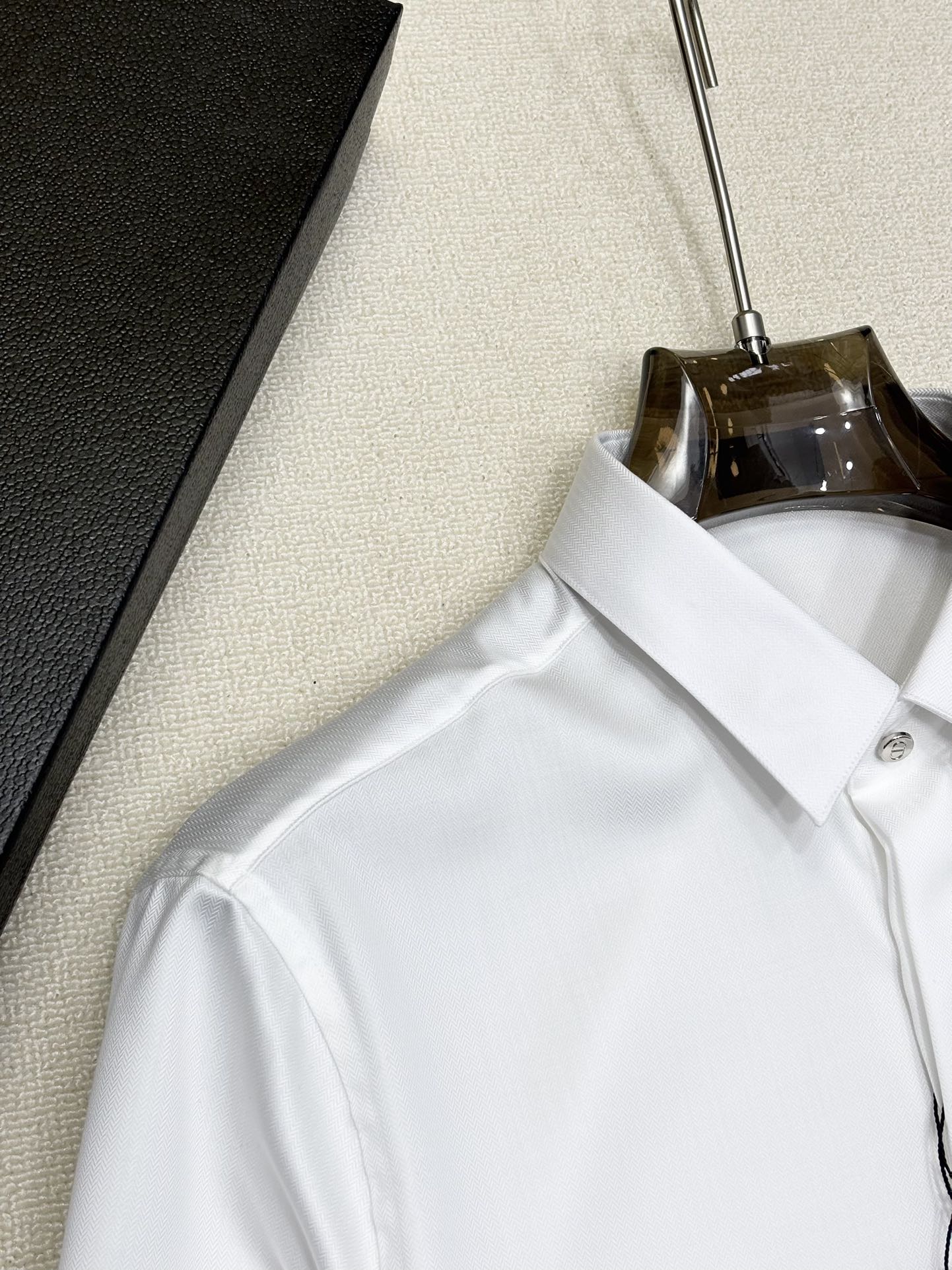 强势上新，新款不断！！！新款衬衫，高级面料高级做工，顶级品质！！！S一XXLS穿125左右m穿140左右