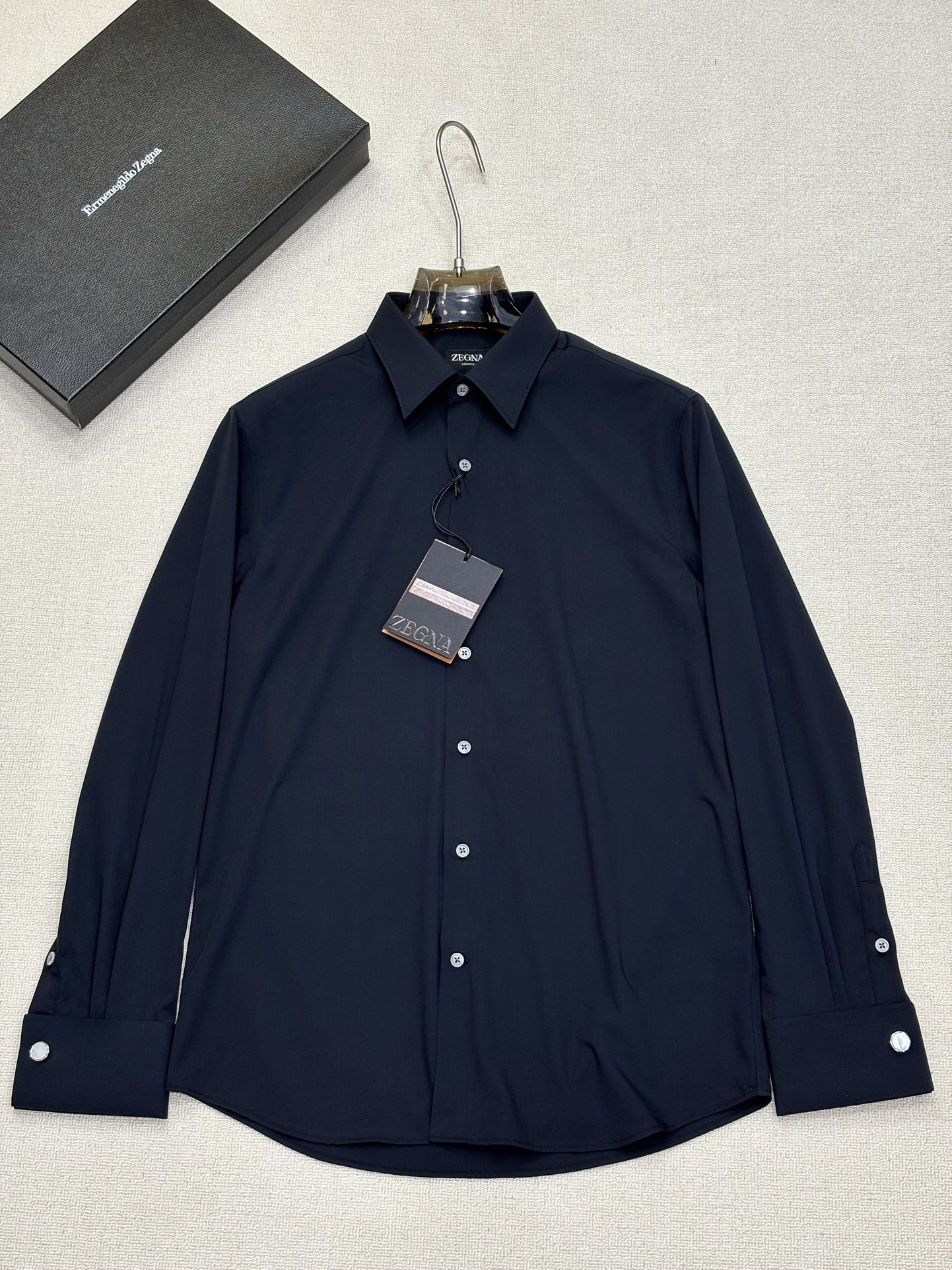 强势上新，新款不断！！！新款衬衫，高级面料高级做工，顶级品质！！！S一XXLS穿125左右m穿140左右