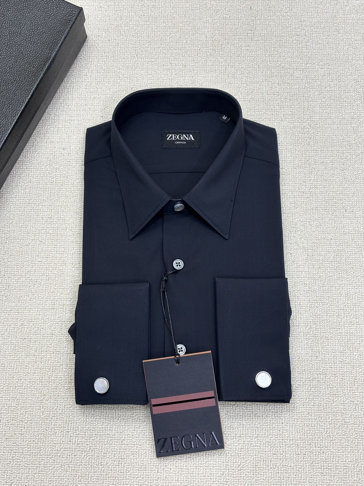 强势上新，新款不断！！！新款衬衫，高级面料高级做工，顶级品质！！！S一XXLS穿125左右m穿140左右