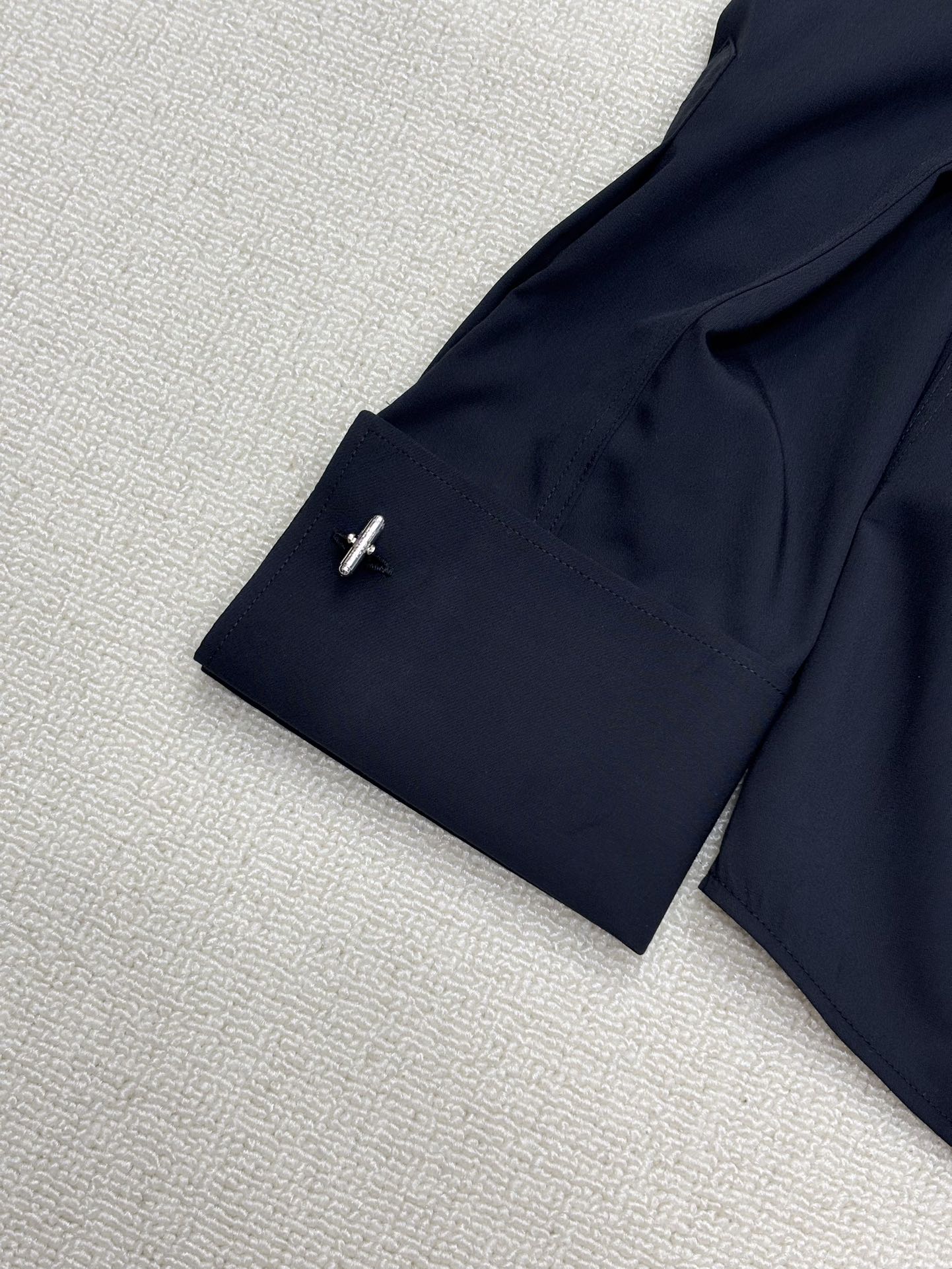 强势上新，新款不断！！！新款衬衫，高级面料高级做工，顶级品质！！！S一XXLS穿125左右m穿140左右