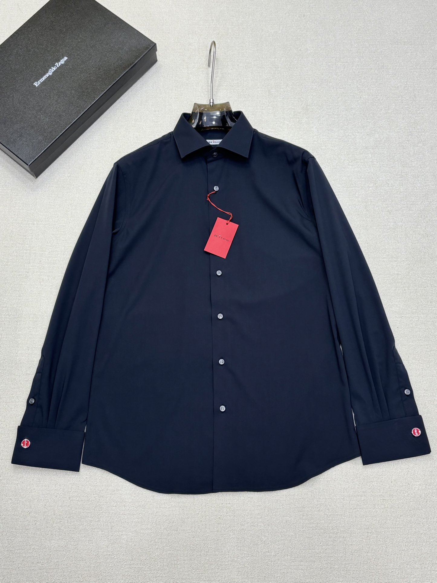 强势上新，新款不断！！！新款衬衫，高级面料高级做工，顶级品质！！！S一XXLS穿125左右m穿140左右