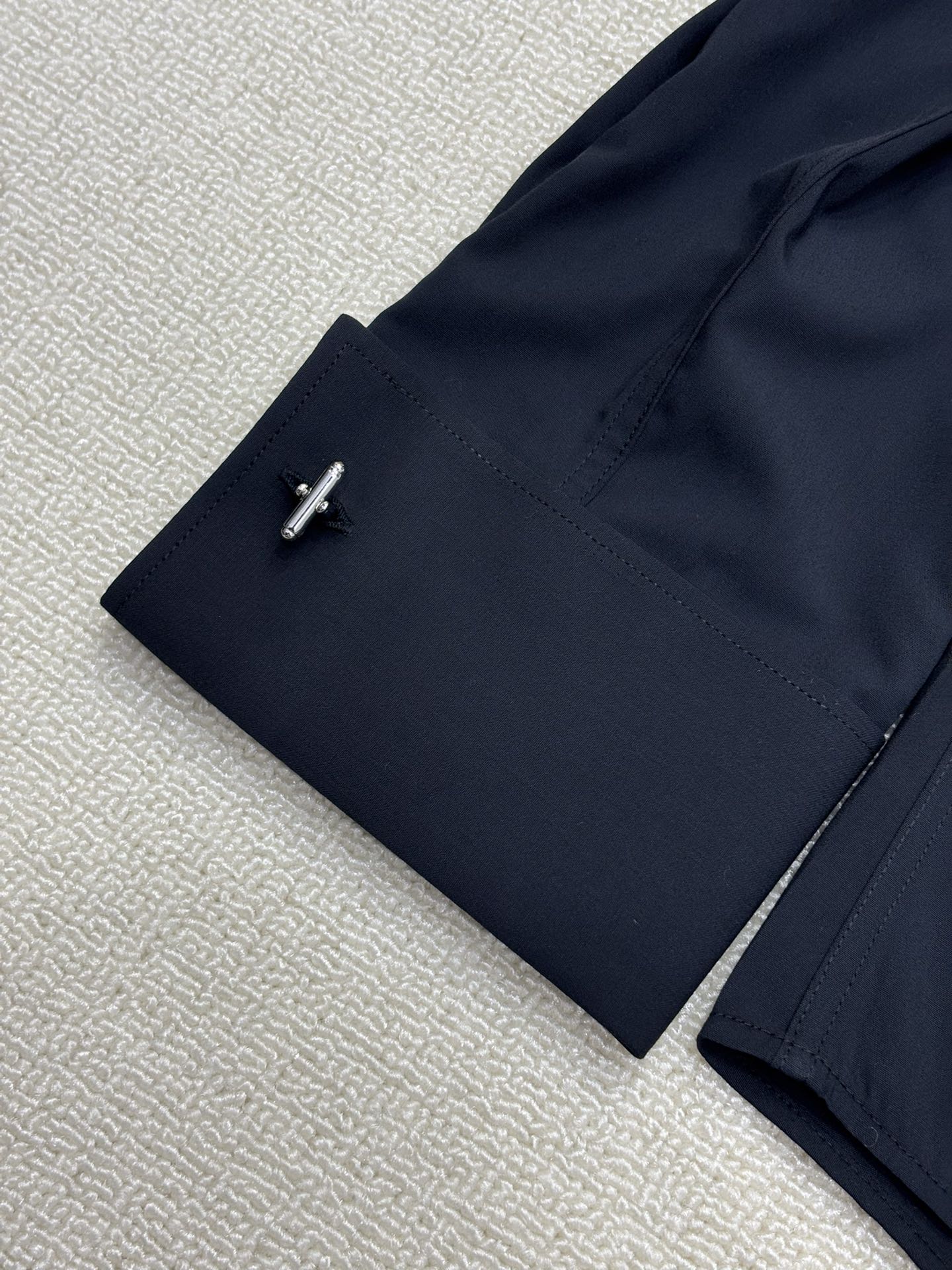 强势上新，新款不断！！！新款衬衫，高级面料高级做工，顶级品质！！！S一XXLS穿125左右m穿140左右