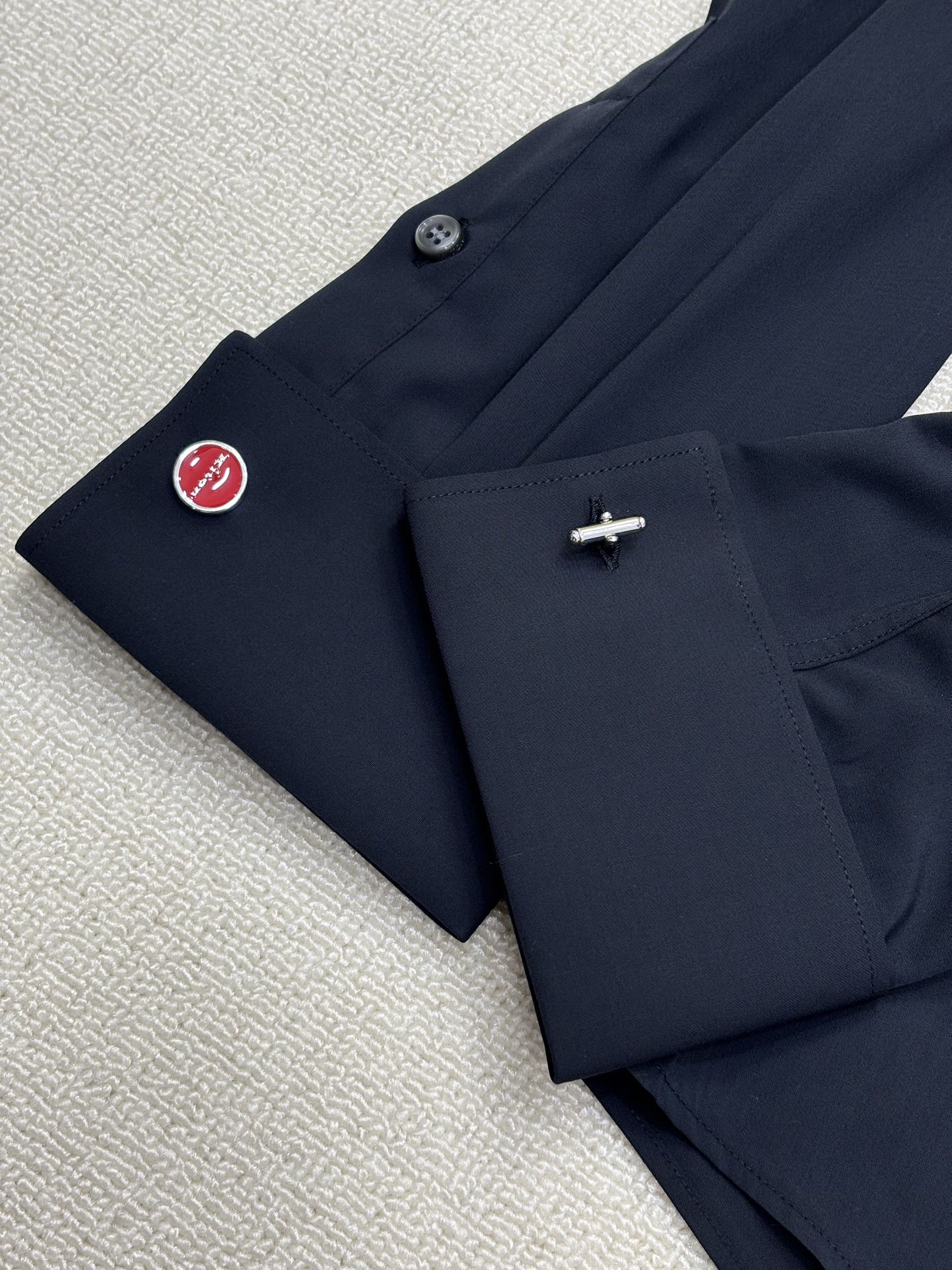 强势上新，新款不断！！！新款衬衫，高级面料高级做工，顶级品质！！！S一XXLS穿125左右m穿140左右