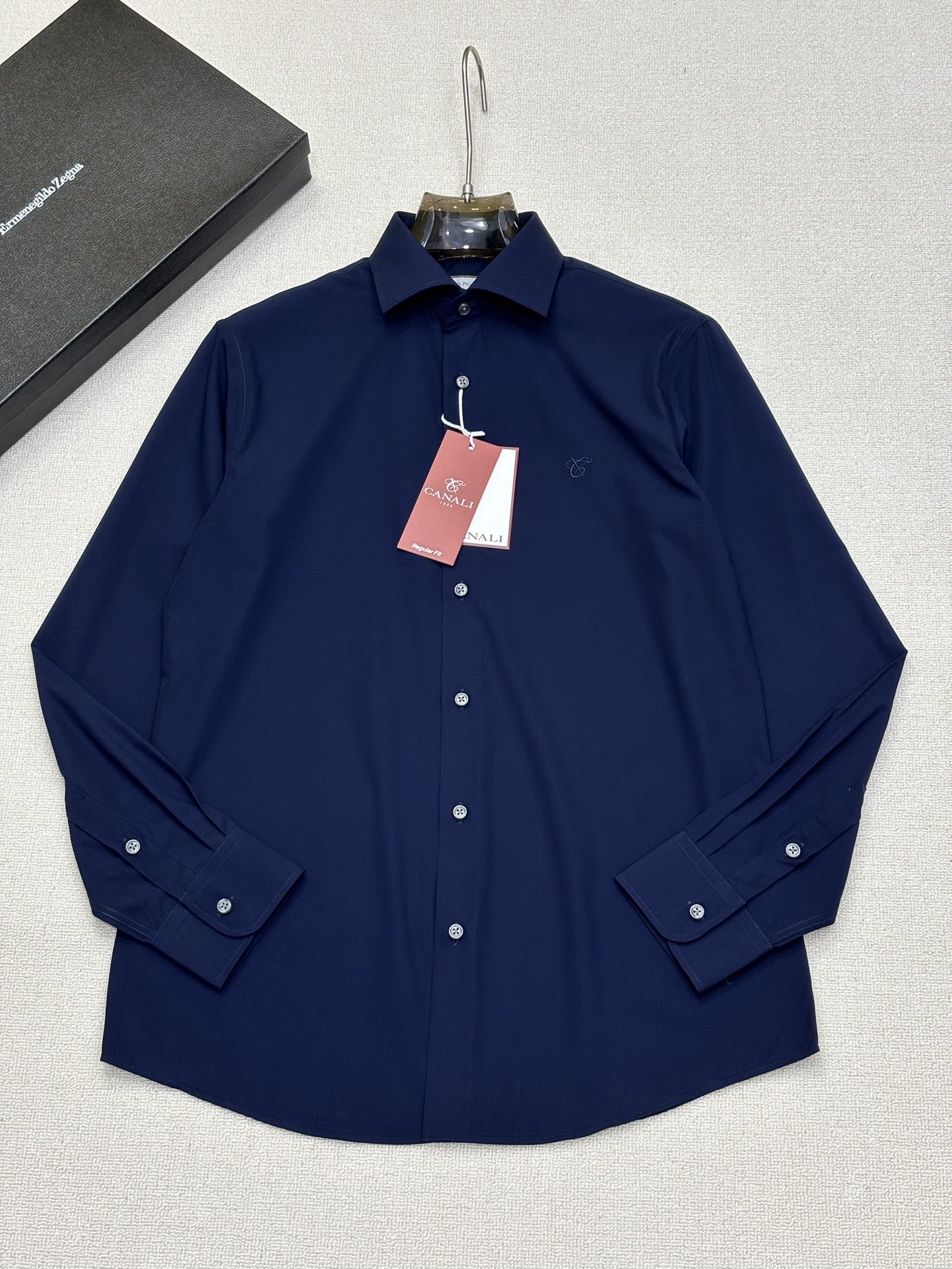 强势上新，新款不断！！！新款衬衫，高级面料高级做工，顶级品质！！！S一XXLS穿125左右m穿140左右