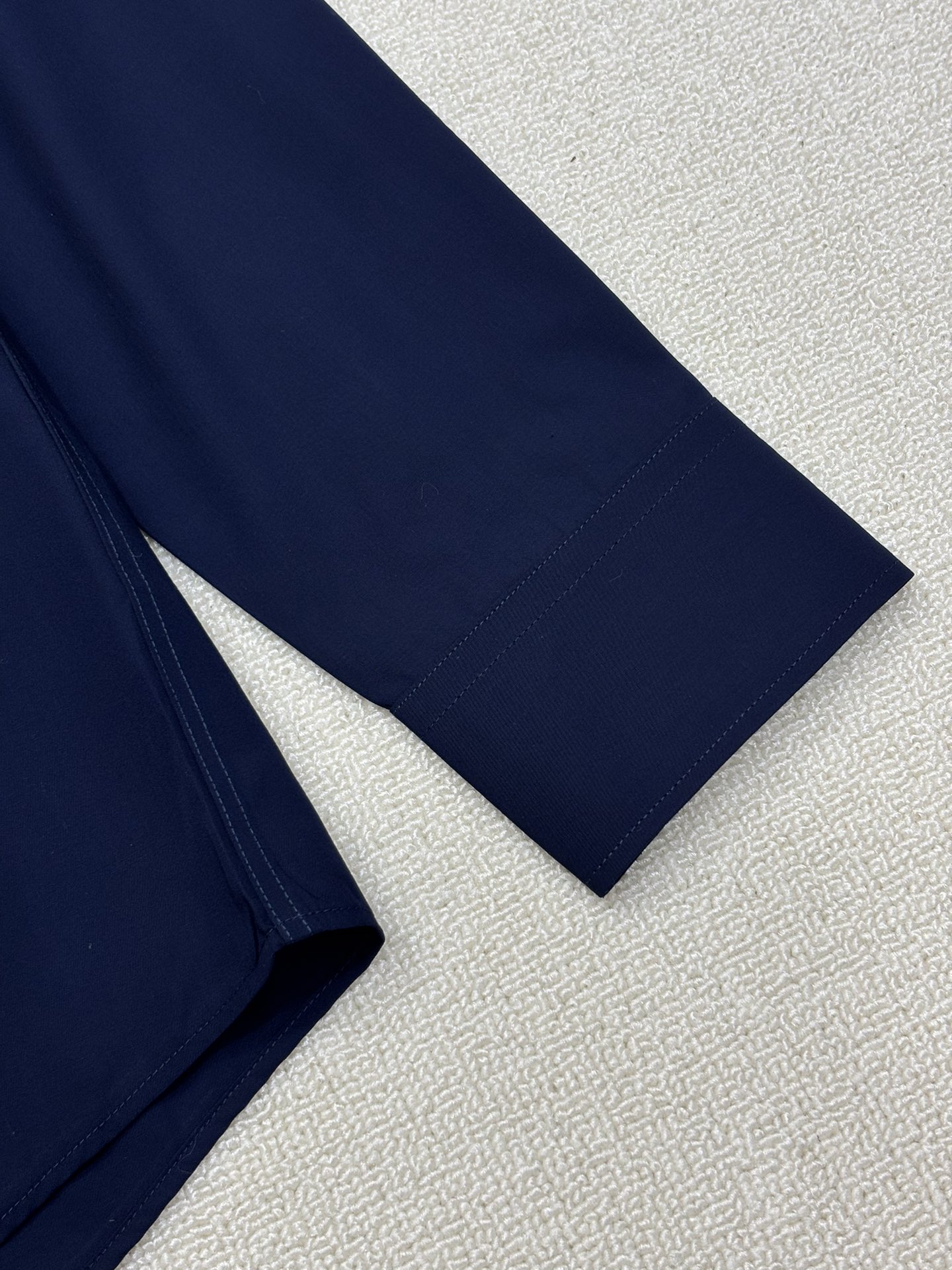 强势上新，新款不断！！！新款衬衫，高级面料高级做工，顶级品质！！！S一XXLS穿125左右m穿140左右