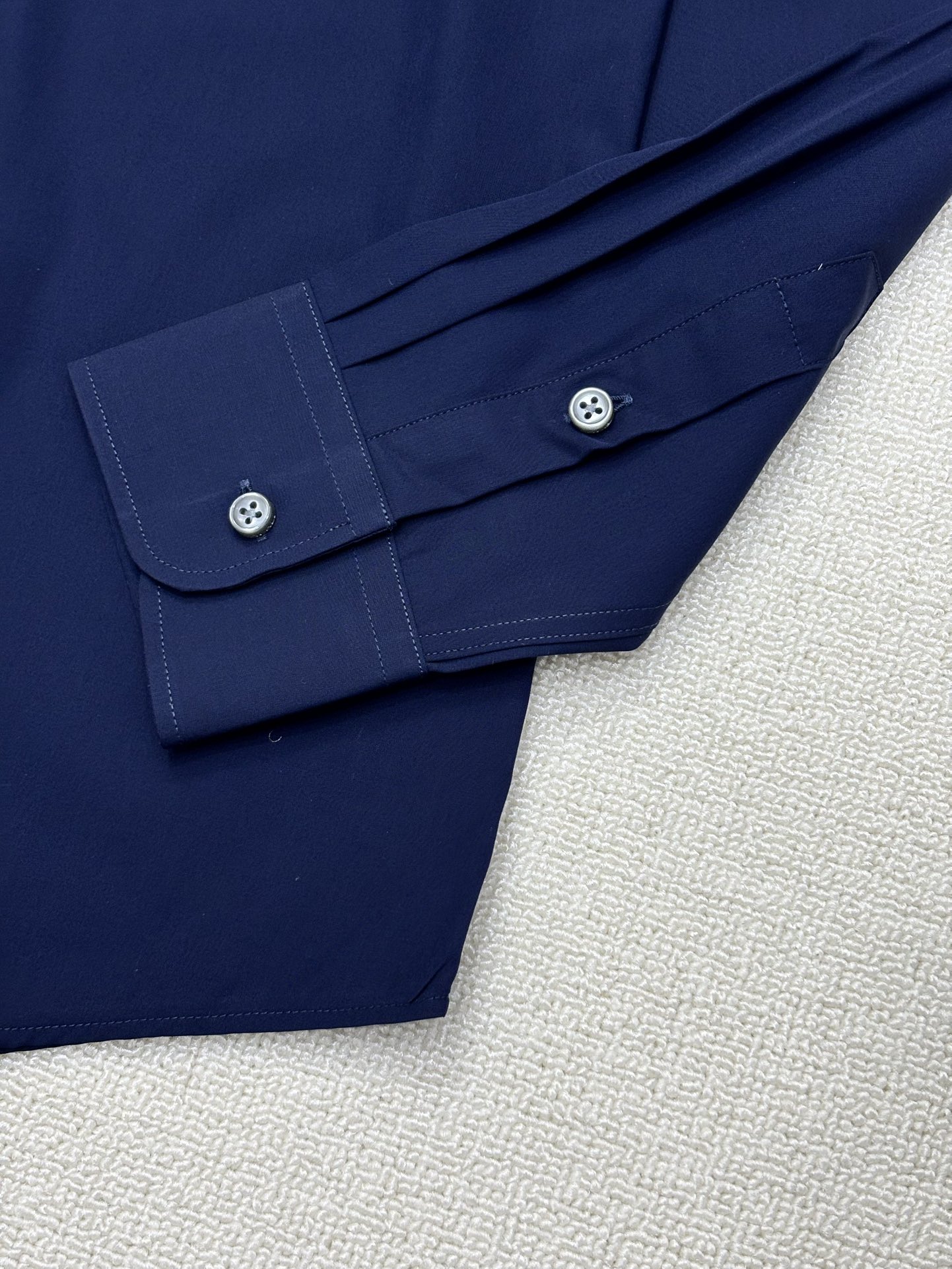 强势上新，新款不断！！！新款衬衫，高级面料高级做工，顶级品质！！！S一XXLS穿125左右m穿140左右