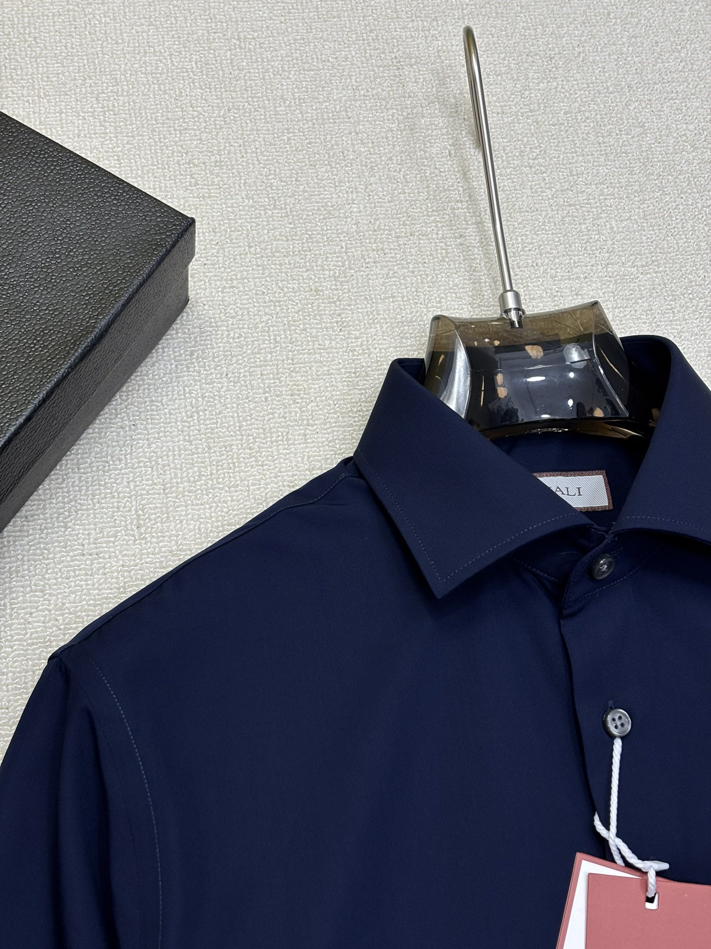 强势上新，新款不断！！！新款衬衫，高级面料高级做工，顶级品质！！！S一XXLS穿125左右m穿140左右