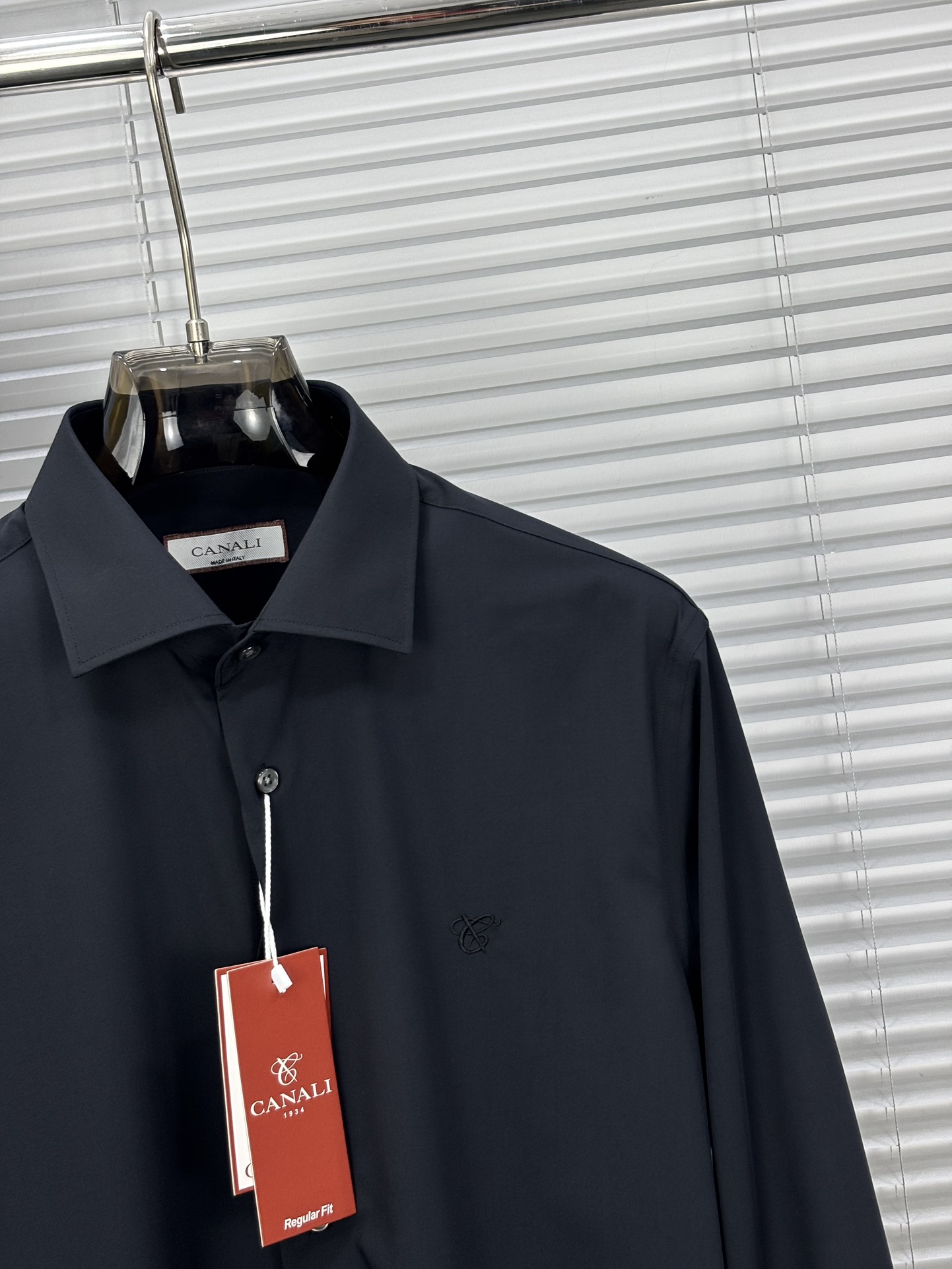 强势上新，新款不断！！！新款衬衫，高级面料高级做工，顶级品质！！！S一XXLS穿125左右m穿140左右