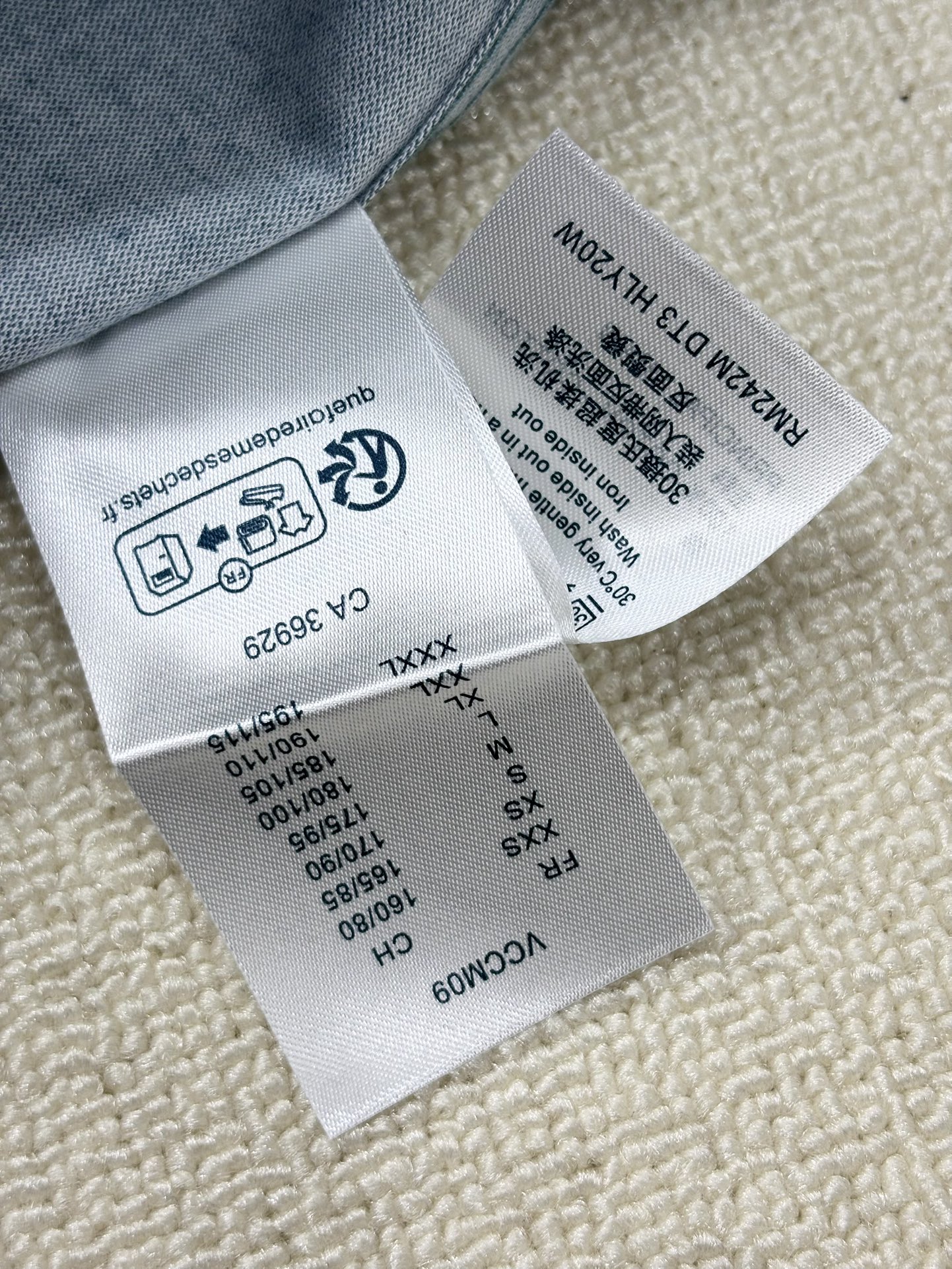 强势上新，新款不断！！！新款衬衫，高级面料高级做工，顶级品质！！！S一XXLS穿125左右m穿140左右