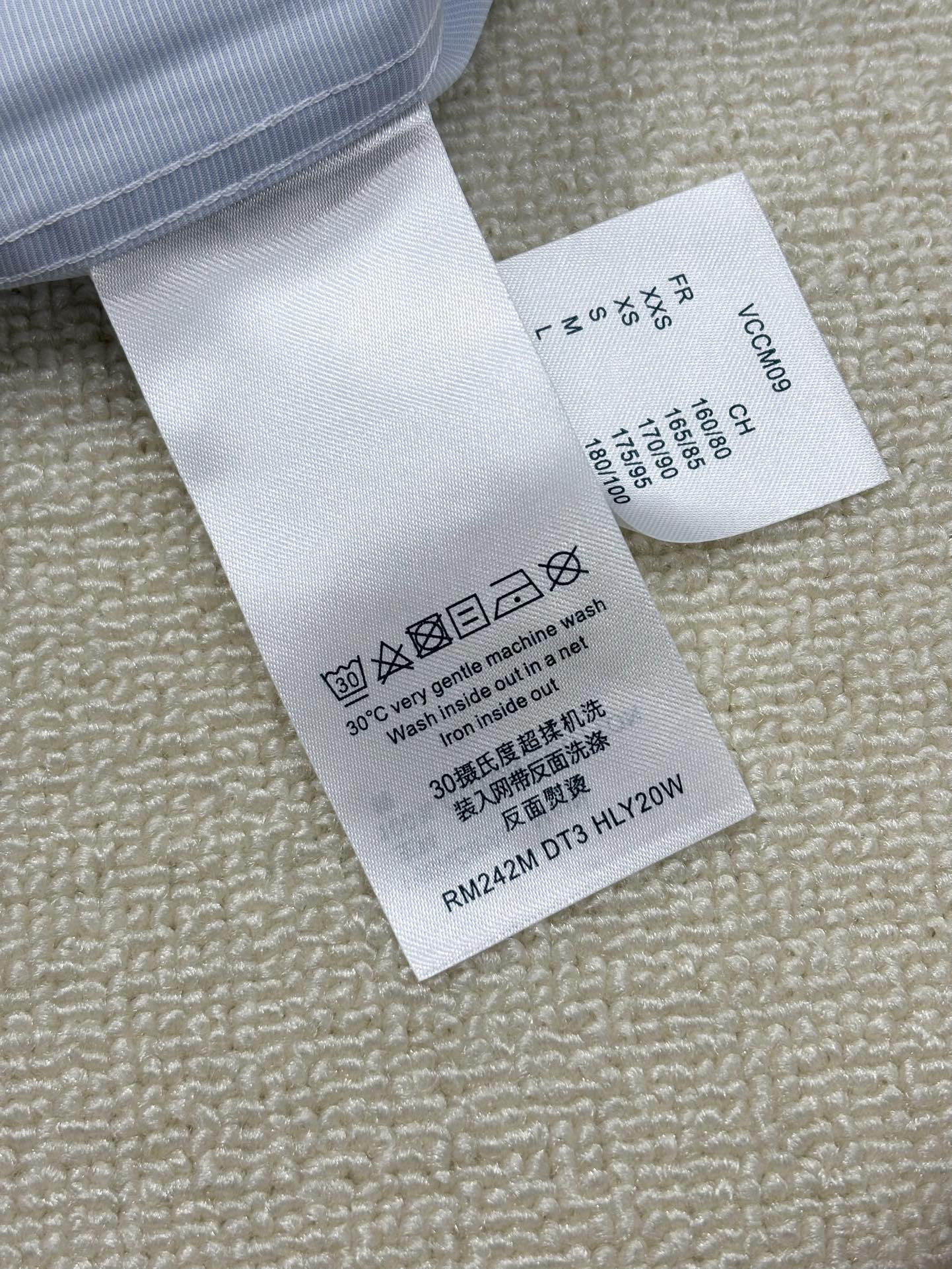 强势上新，新款不断！！！新款衬衫，高级面料高级做工，顶级品质！！！S一XXLS穿125左右m穿140左右