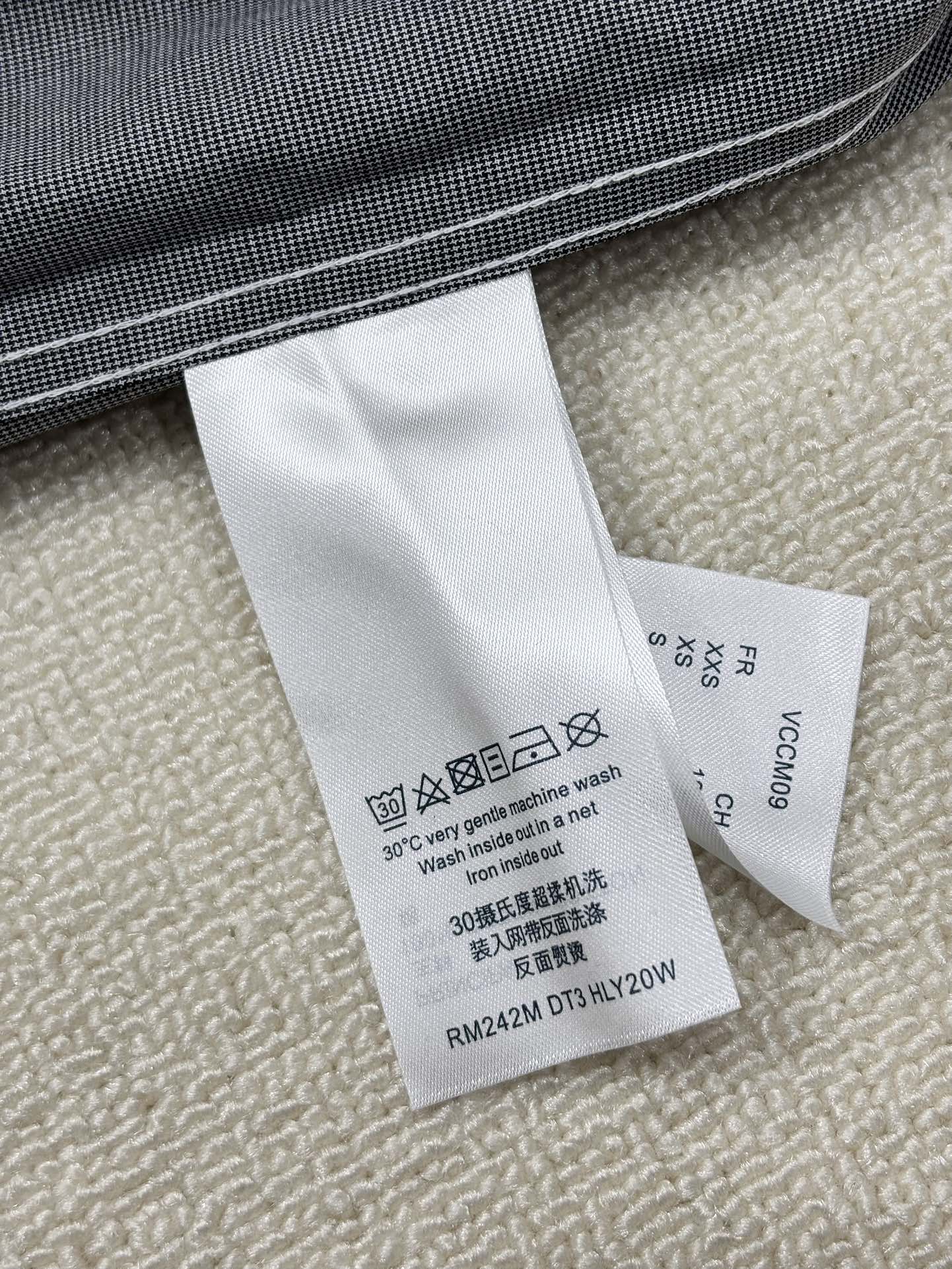 强势上新，新款不断！！！新款衬衫，高级面料高级做工，顶级品质！！！S一XXLS穿125左右m穿140左右