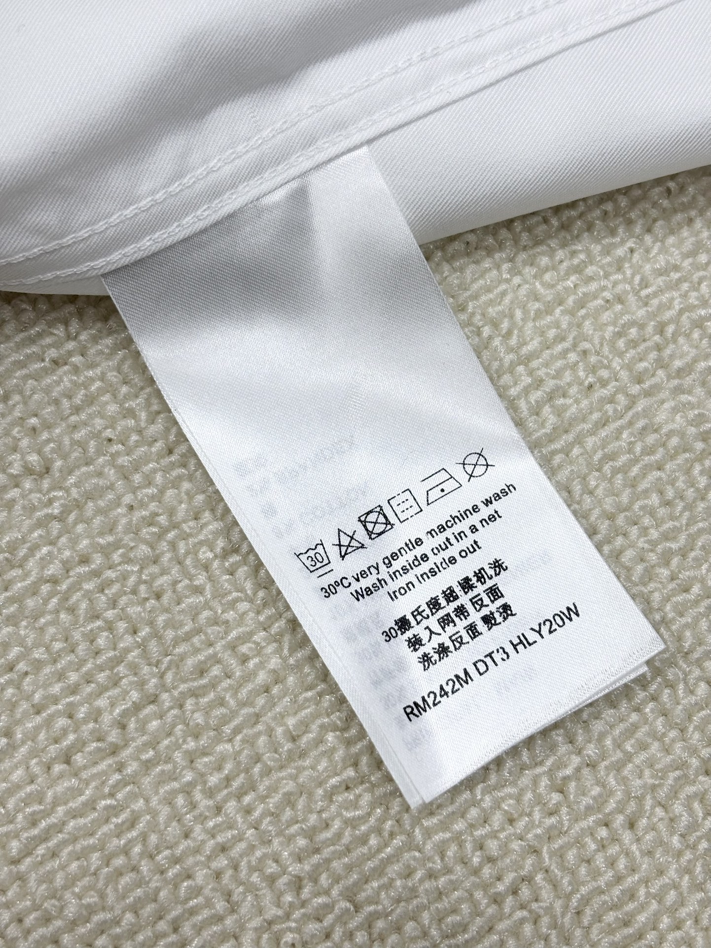 强势上新，新款不断！！！新款衬衫，高级面料高级做工，顶级品质！！！S一XXLS穿125左右m穿140左右