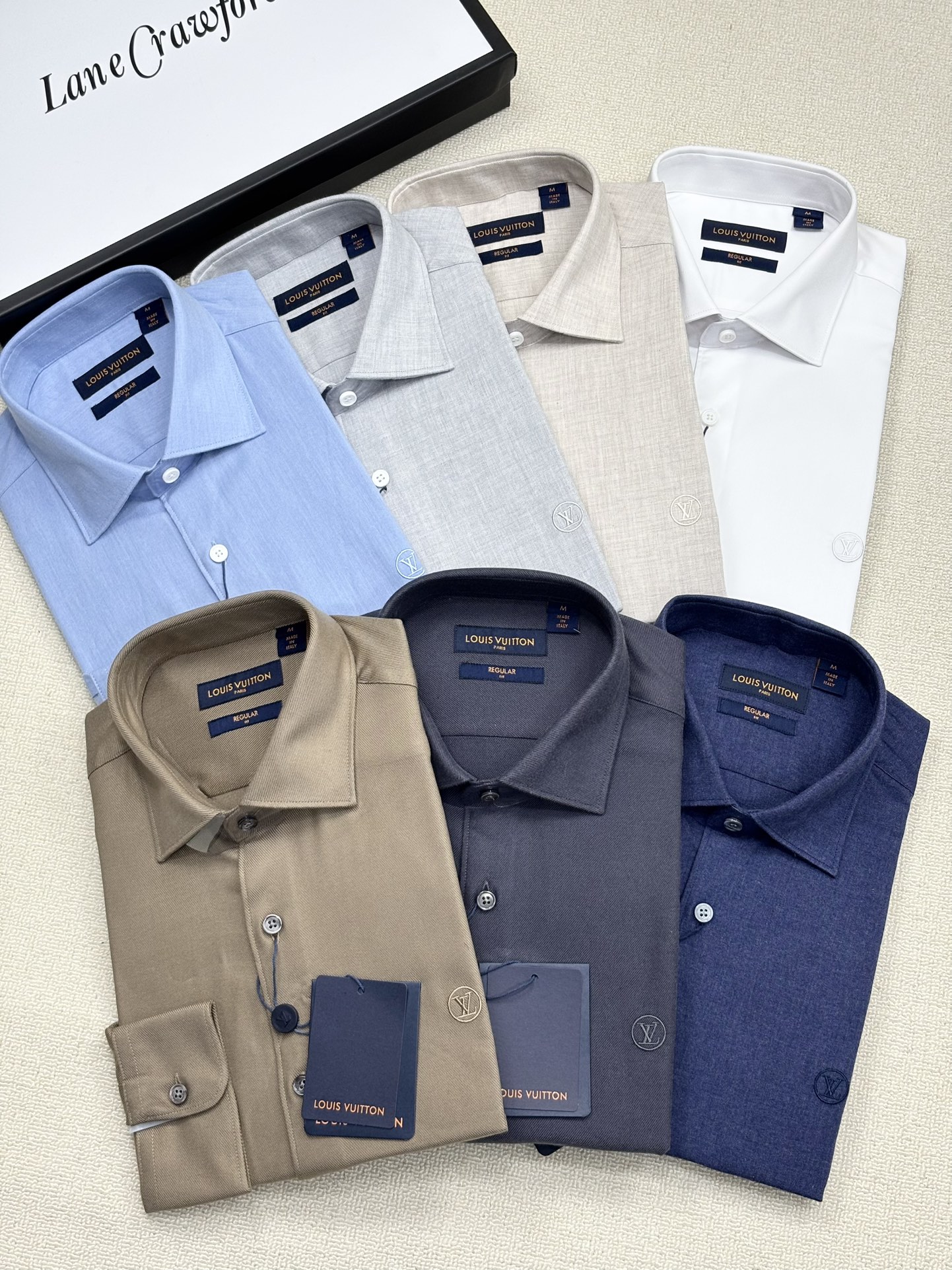 强势上新，新款不断！！！新款衬衫，高级面料高级做工，顶级品质！！！S一XXLS穿125左右m穿140左右