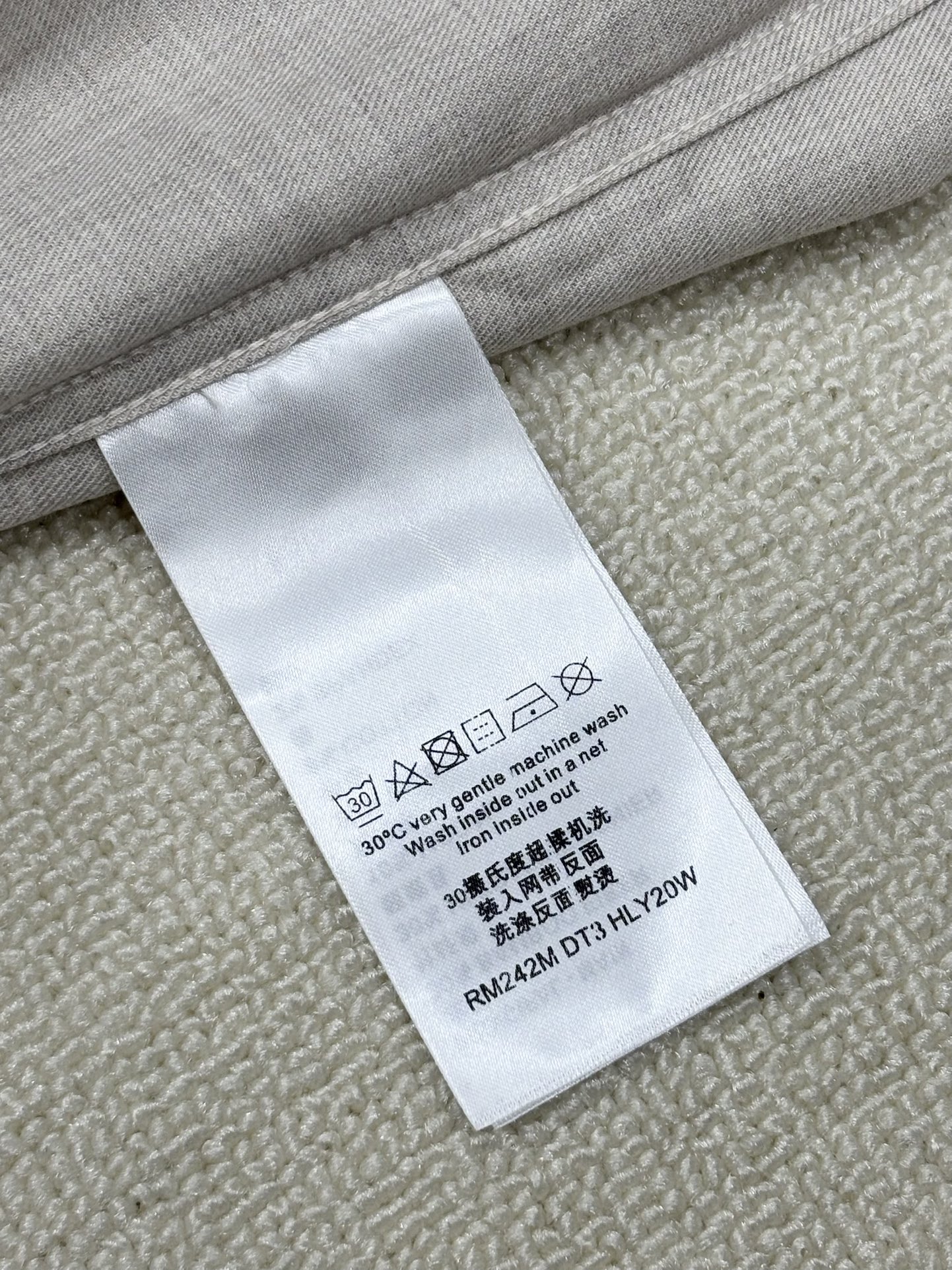 强势上新，新款不断！！！新款衬衫，高级面料高级做工，顶级品质！！！S一XXLS穿125左右m穿140左右
