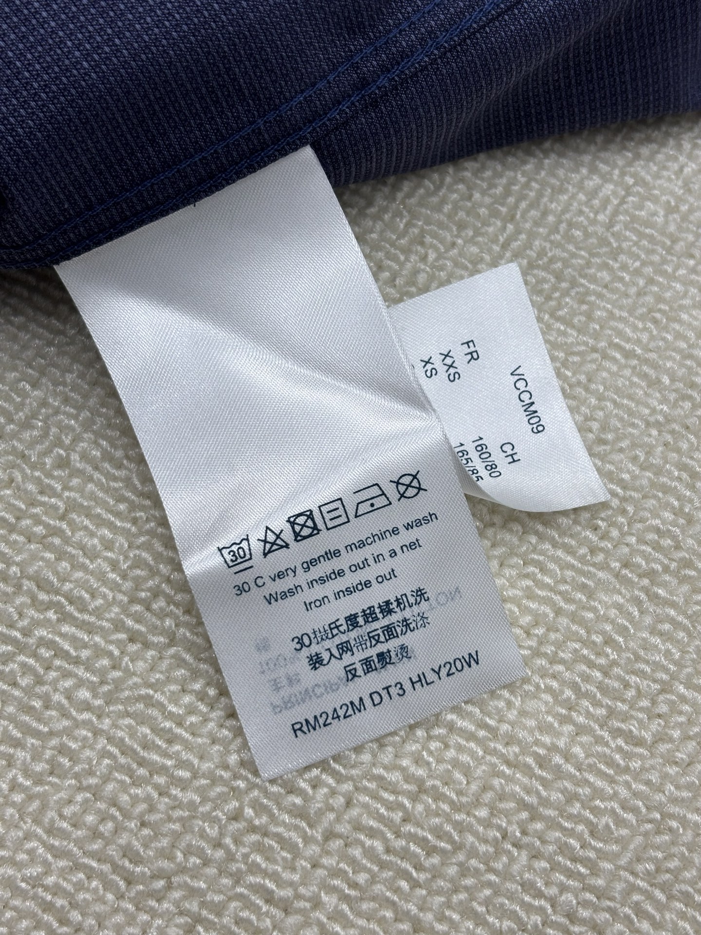 强势上新，新款不断！！！新款衬衫，高级面料高级做工，顶级品质！！！S一XXLS穿125左右m穿140左右