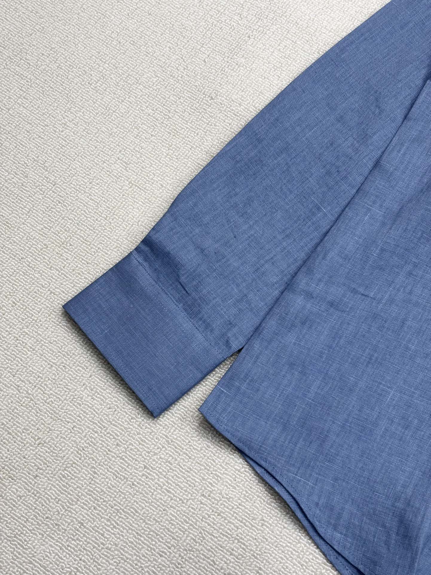 强势上新，新款不断！！！新款衬衫，高级面料高级做工，顶级品质！！！S一XXLS穿125左右m穿140左右