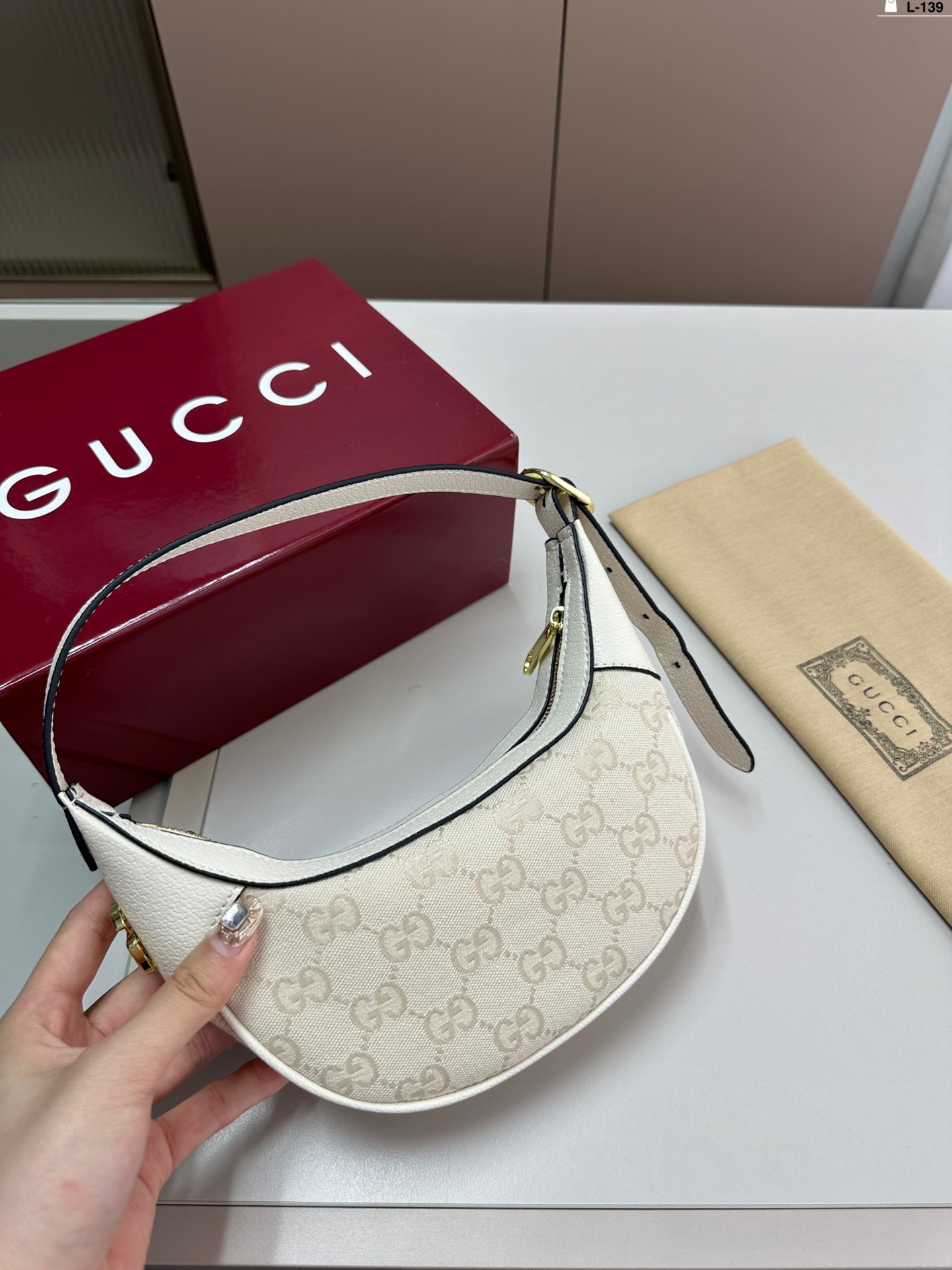 Gucci Taschen Umhängetaschen  & Schultertaschen Unterarm
