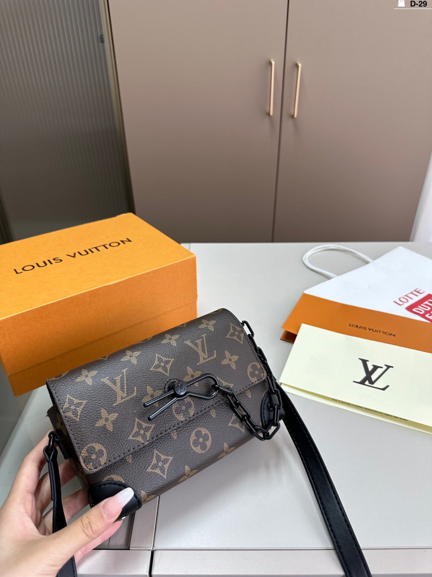 Louis Vuitton Taschen Umhängetaschen  & Schultertaschen