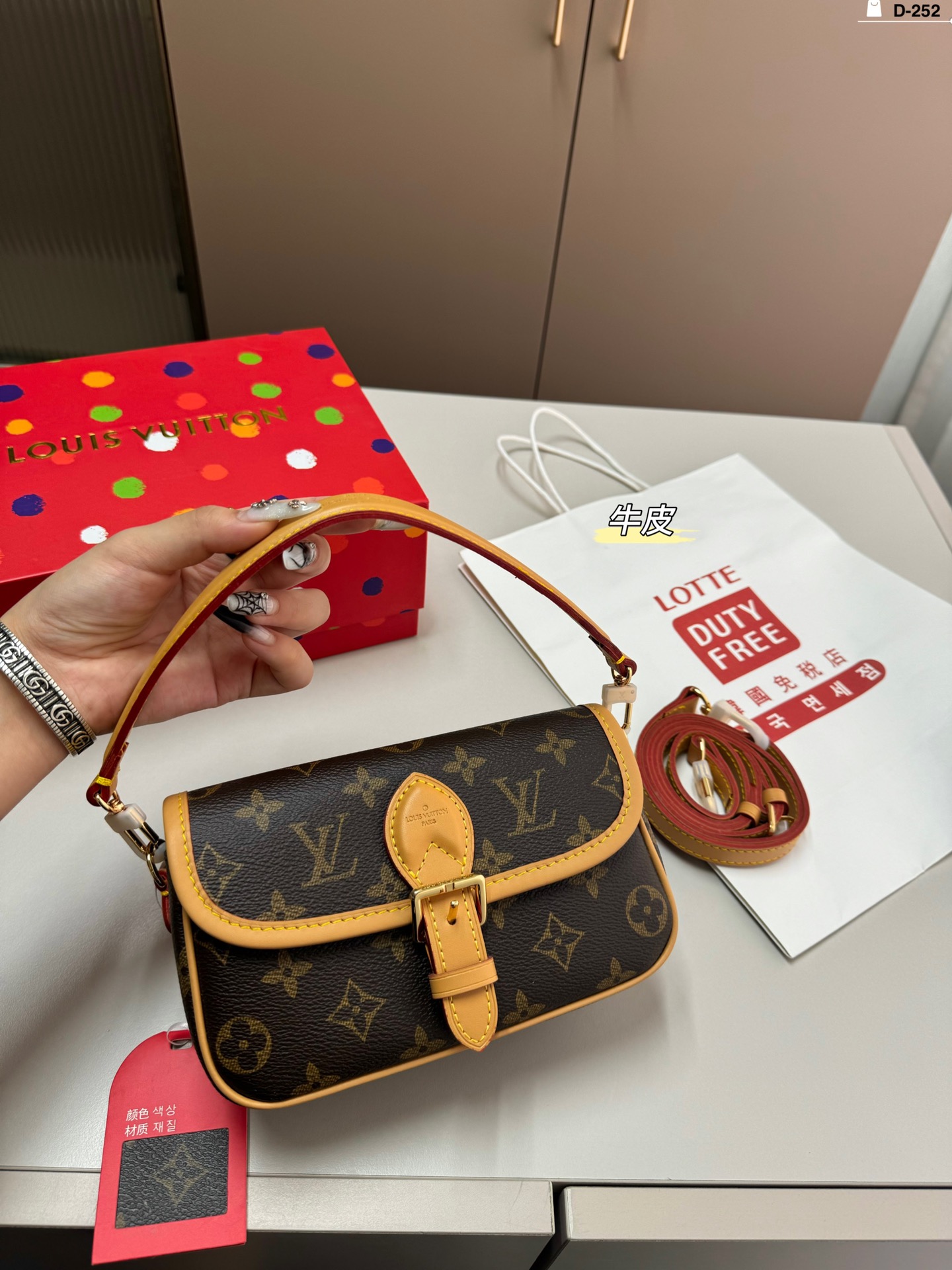 Louis Vuitton LV Diane Online
 Taschen Umhängetaschen  & Schultertaschen Rindsleder Baguette