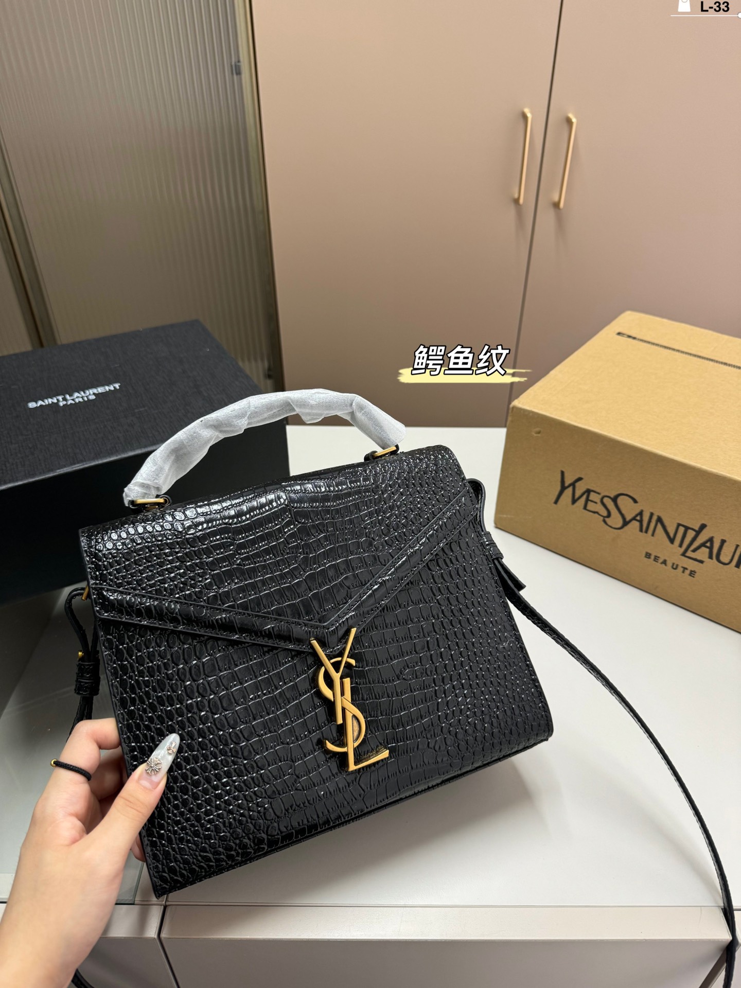 Wir kuratieren das Beste
 Yves Saint Laurent Messenger-Taschen Cassandra