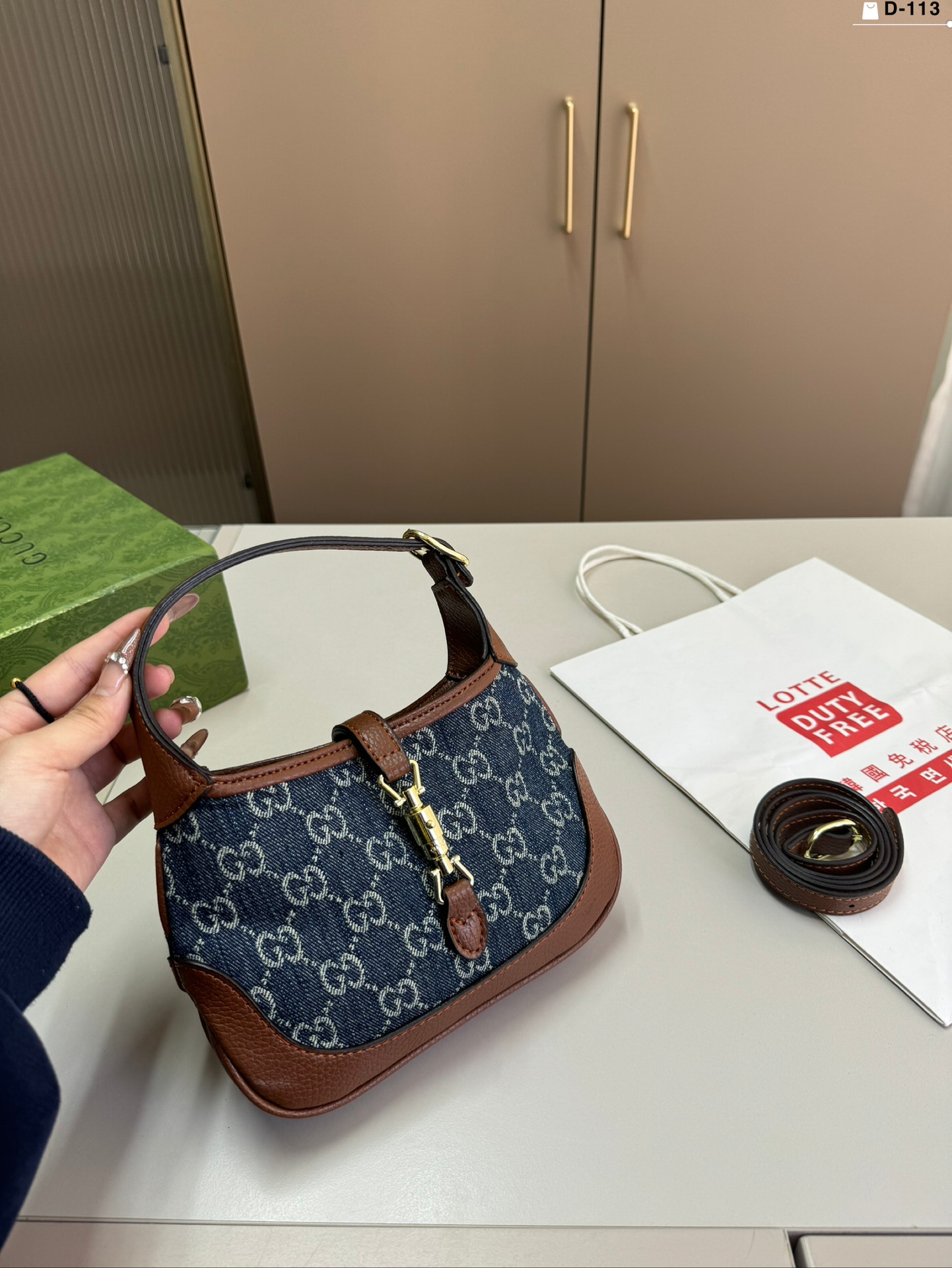 💰p170 Gucci酷奇jackie1961 很经典 很复古哦！ 手机max都可以放下哦！ D-113尺寸20.3.14折叠盒