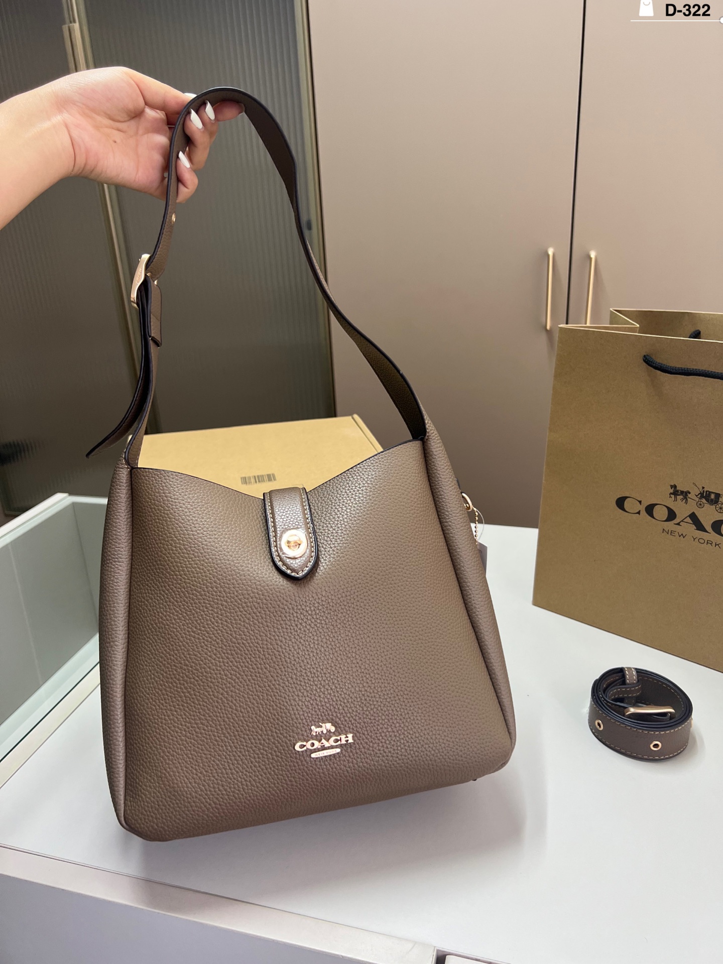 Coach Hadley Emmer Tas in Pebble Leather, Bruin - Stijlvolle Schoudertas voor Dames