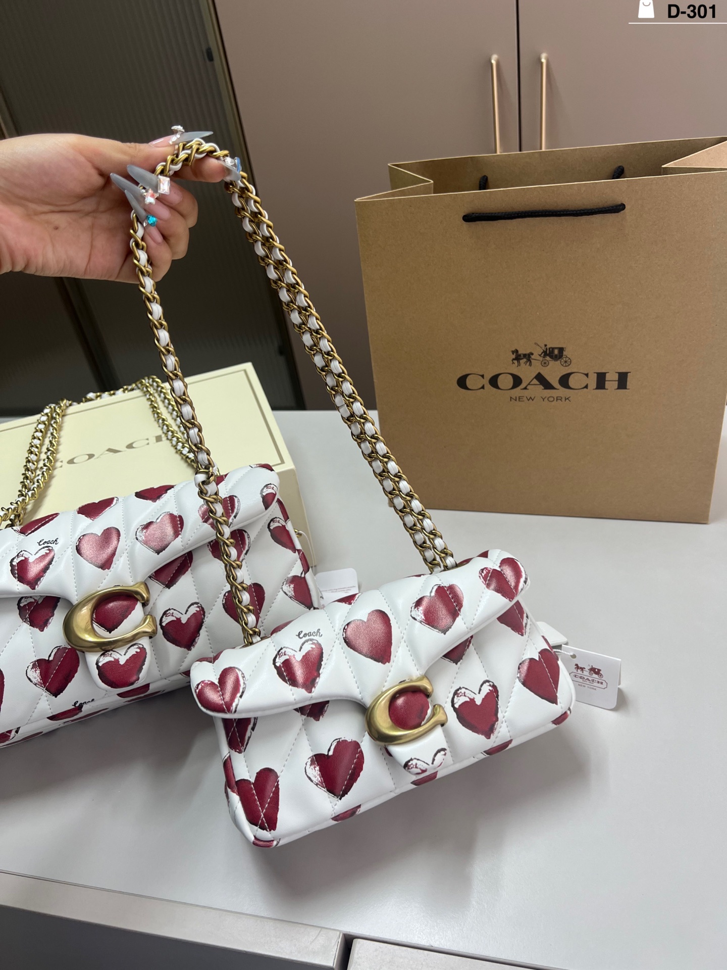 P pequeño Coach Tabby Bolso de cadena Baco COACH El bolso de cadena es definitivamente un accesorio versátil, un ícono …