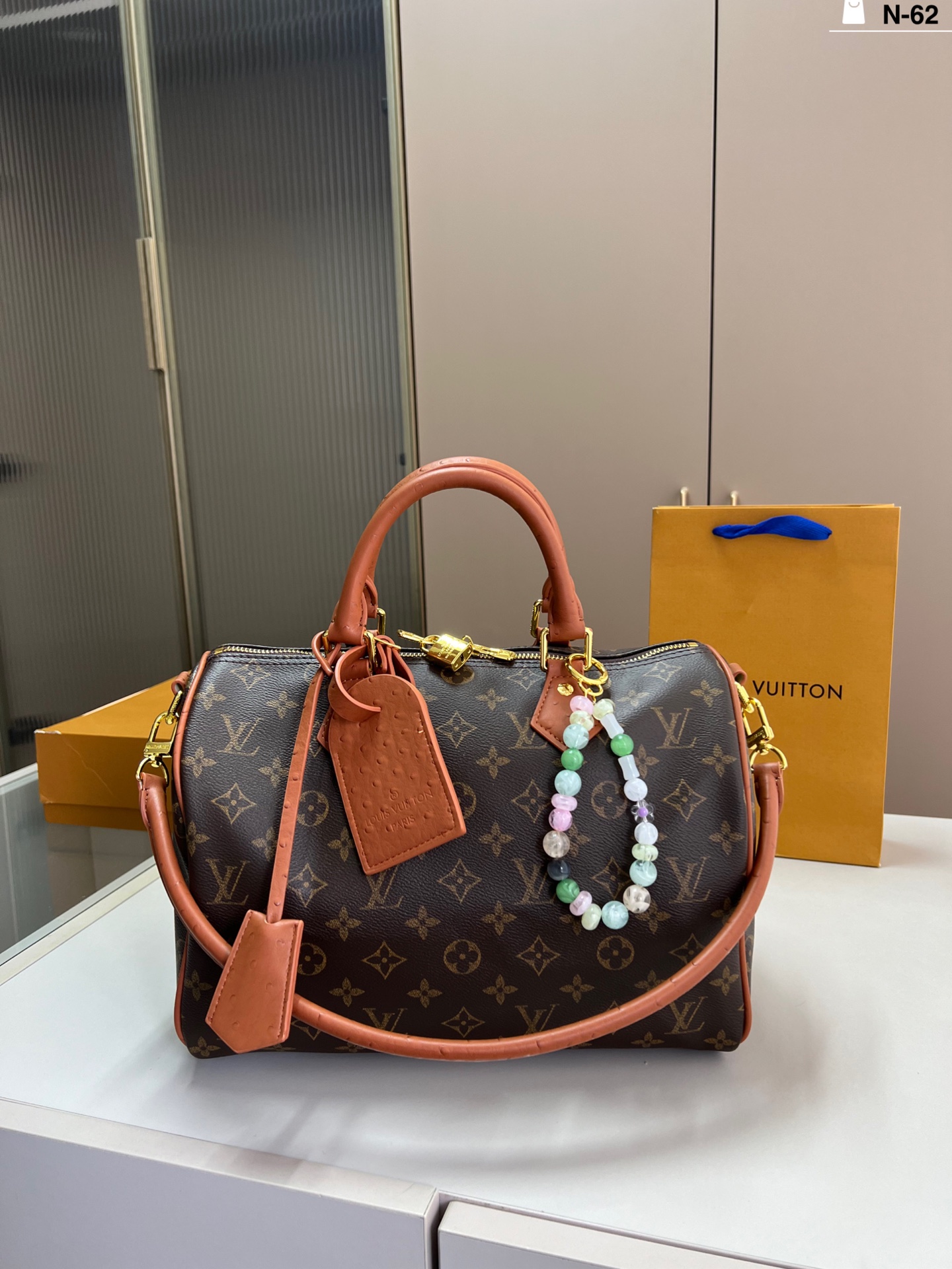 LV路易斯威登枕头包 N-62尺寸29×22折叠盒