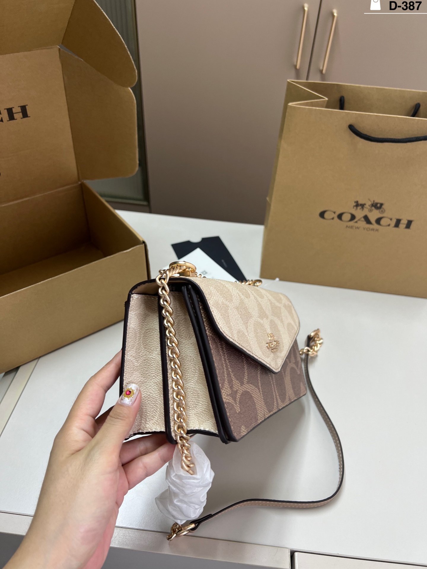 P COACH/蔻驰｜Kalre 风琴信封包 经典色搭配不用我多说了吧 又精致又优雅精致女孩快快get~ D-387尺寸26×10飞机盒